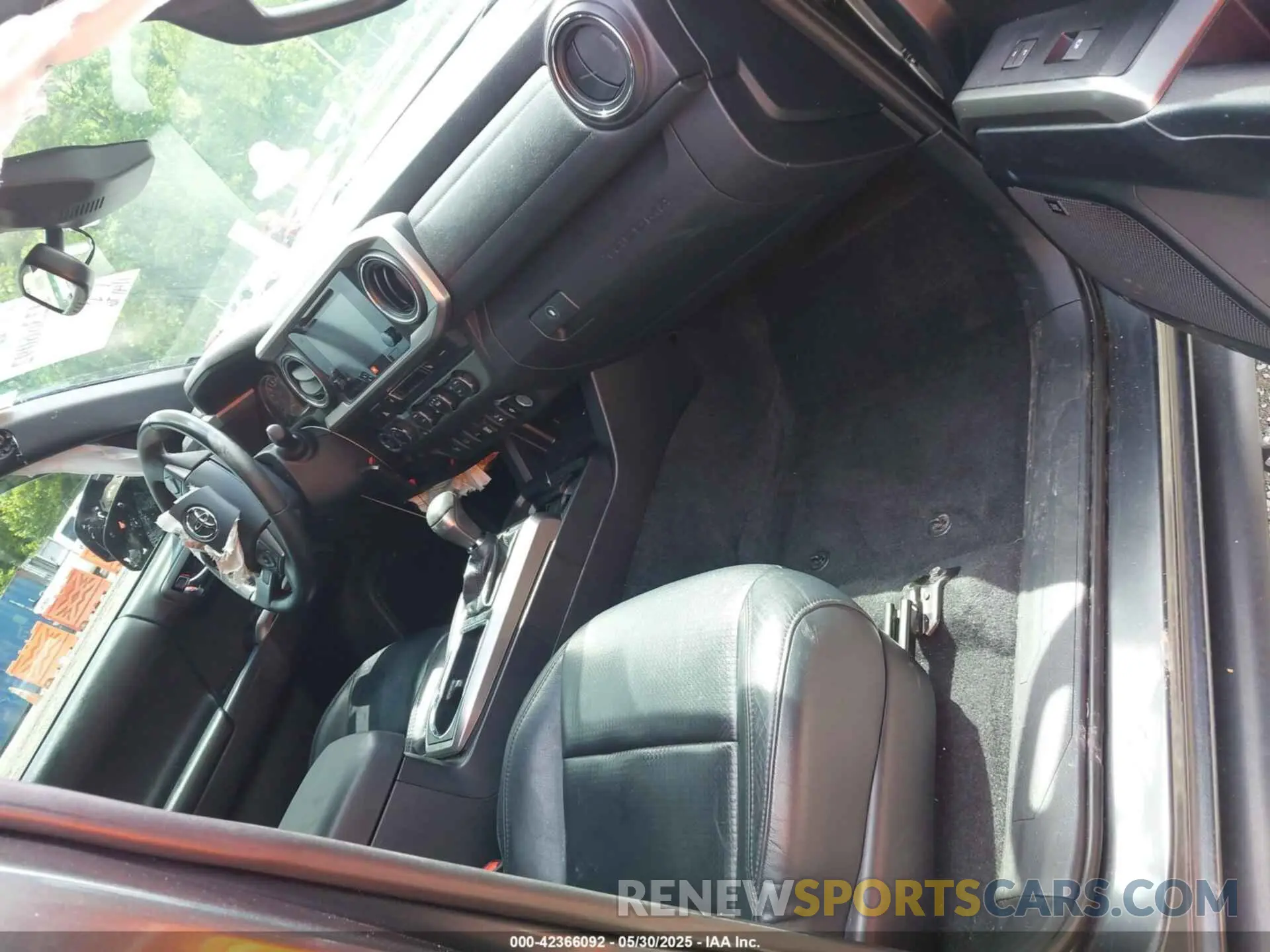 5 Photograph of a damaged car 3TMGZ5AN4KM240499 TOYOTA TACOMA 2019