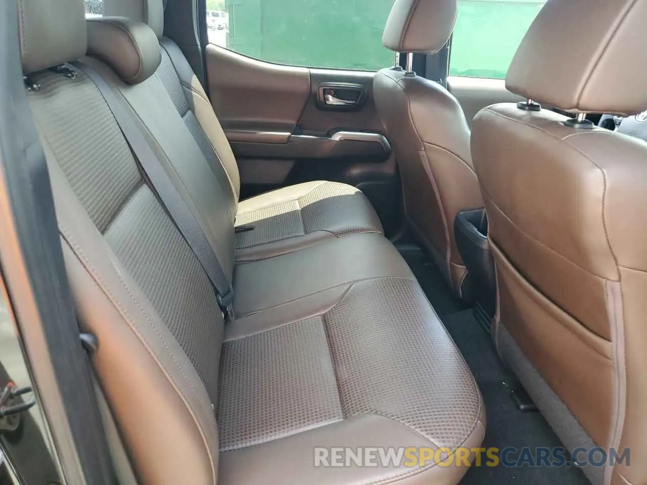 10 Photograph of a damaged car 3TMGZ5AN5KM222495 TOYOTA TACOMA 2019