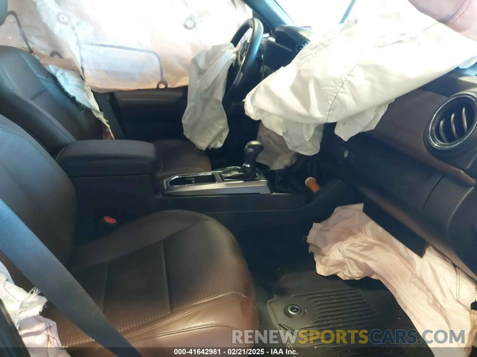 5 Photograph of a damaged car 3TMGZ5AN5KM270398 TOYOTA TACOMA 2019