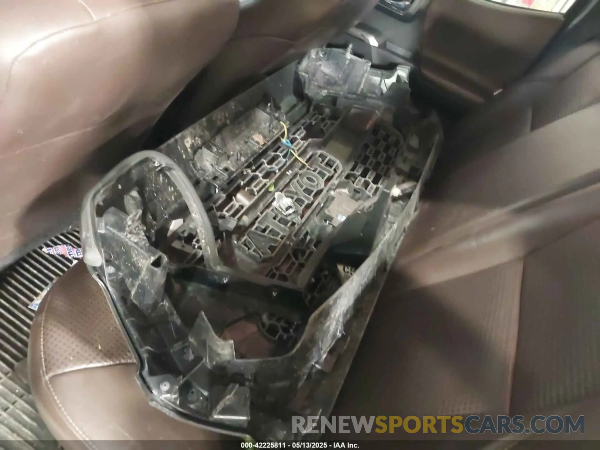 11 Photograph of a damaged car 3TMGZ5AN6KM207309 TOYOTA TACOMA 2019
