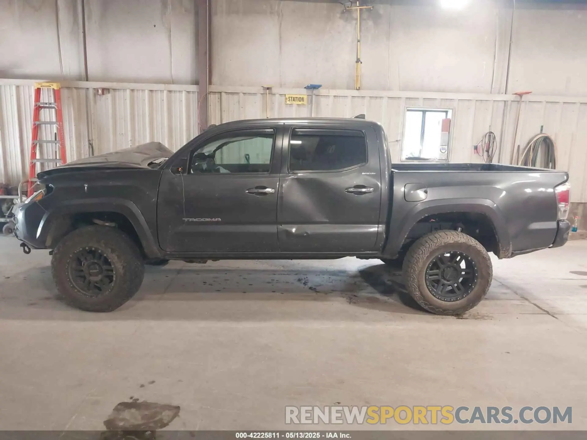 14 Photograph of a damaged car 3TMGZ5AN6KM207309 TOYOTA TACOMA 2019