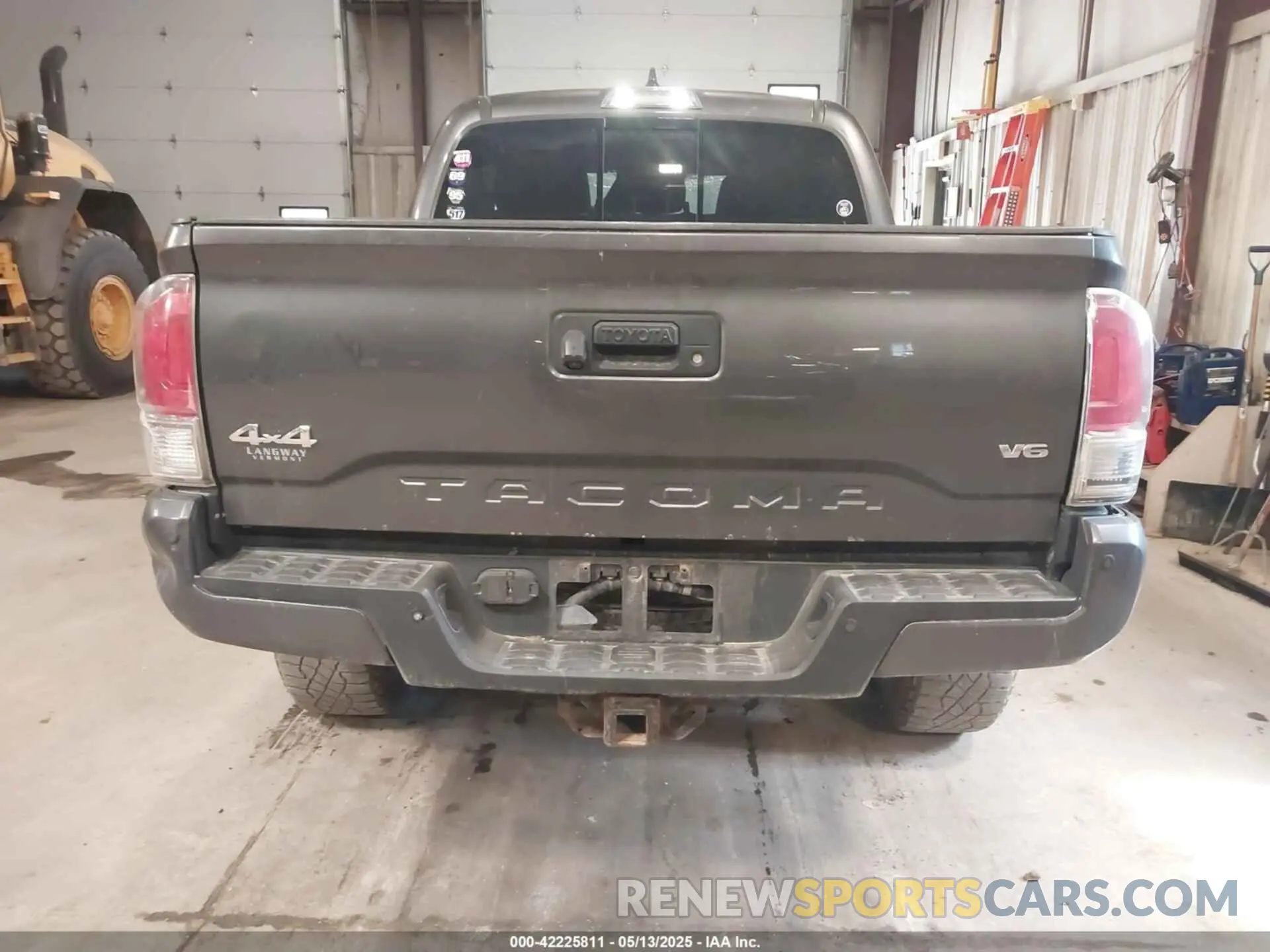 16 Photograph of a damaged car 3TMGZ5AN6KM207309 TOYOTA TACOMA 2019