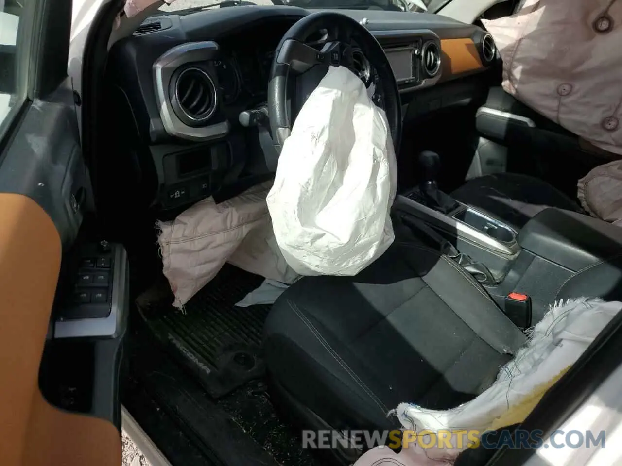 8 Photograph of a damaged car 5TFAX5GN0KX135925 TOYOTA TACOMA 2019
