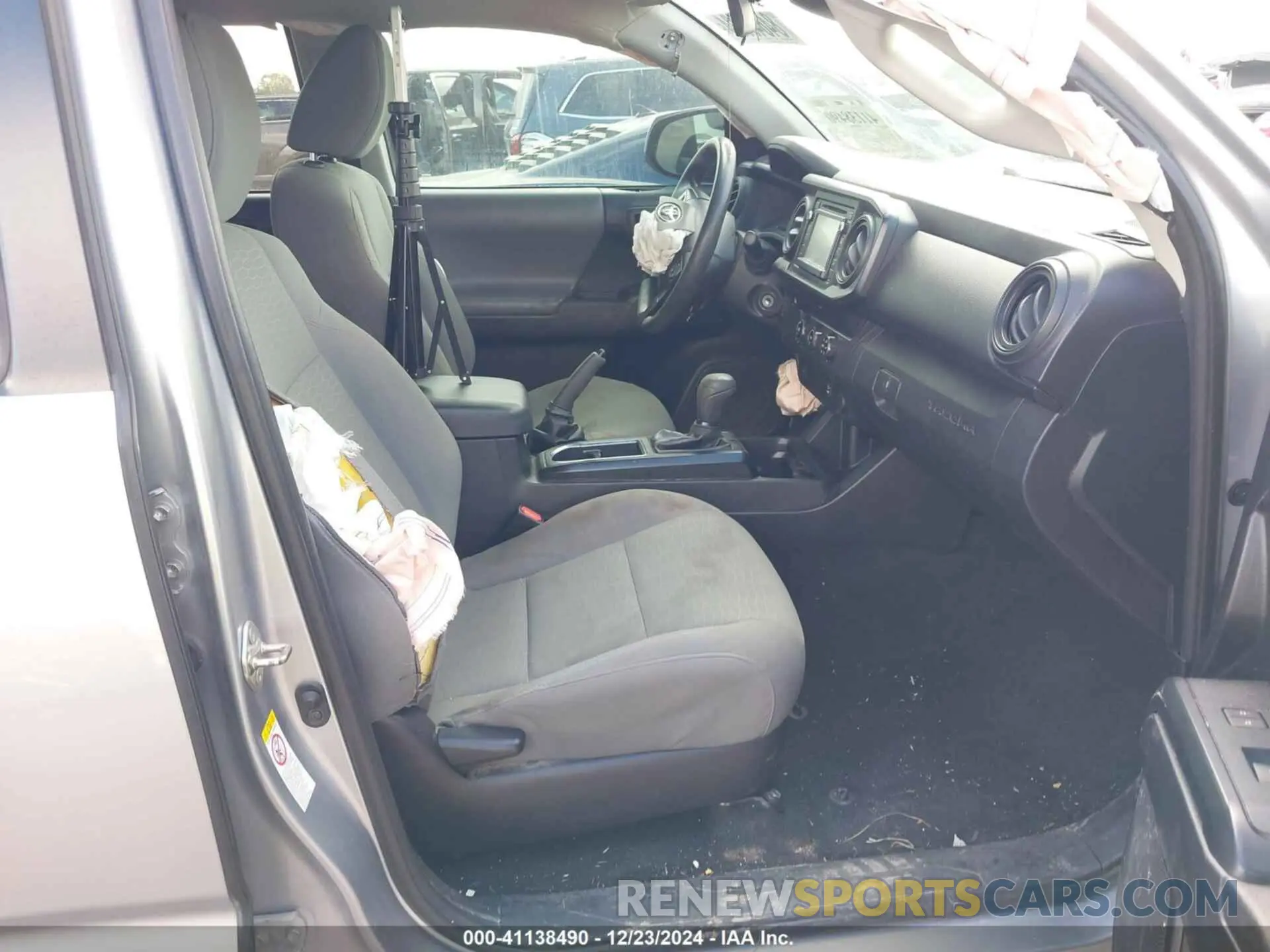5 Photograph of a damaged car 5TFAX5GN2KX137952 TOYOTA TACOMA 2019