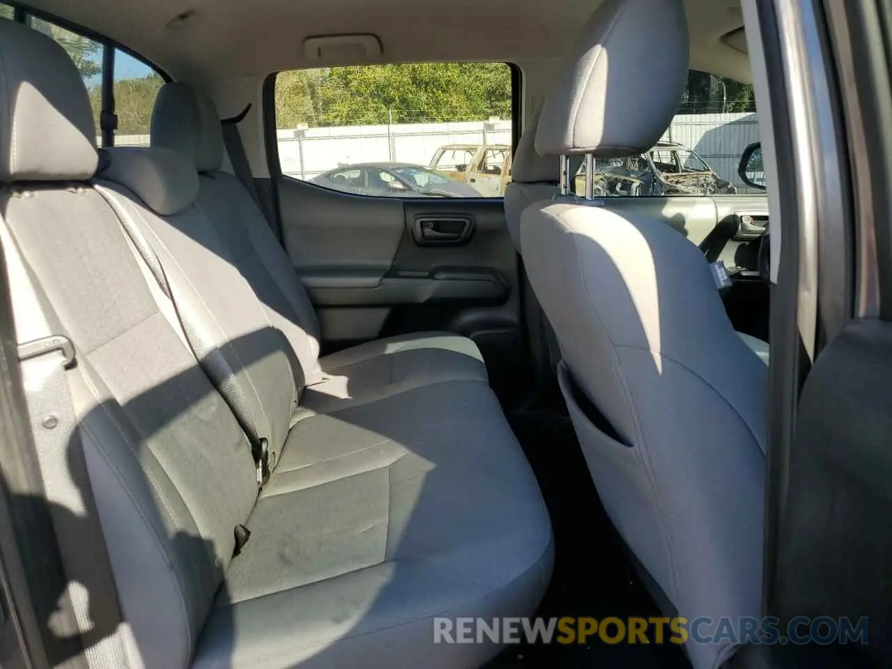 10 Photograph of a damaged car 5TFAX5GN3KX142318 TOYOTA TACOMA 2019