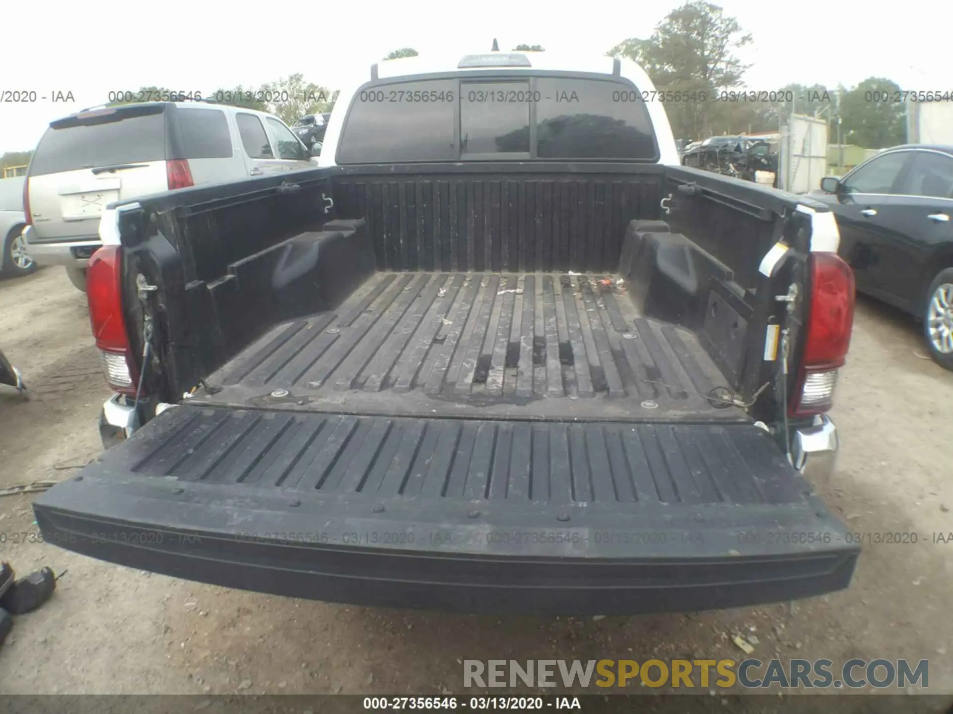 8 Photograph of a damaged car 5TFAX5GN4KX137113 TOYOTA TACOMA 2019