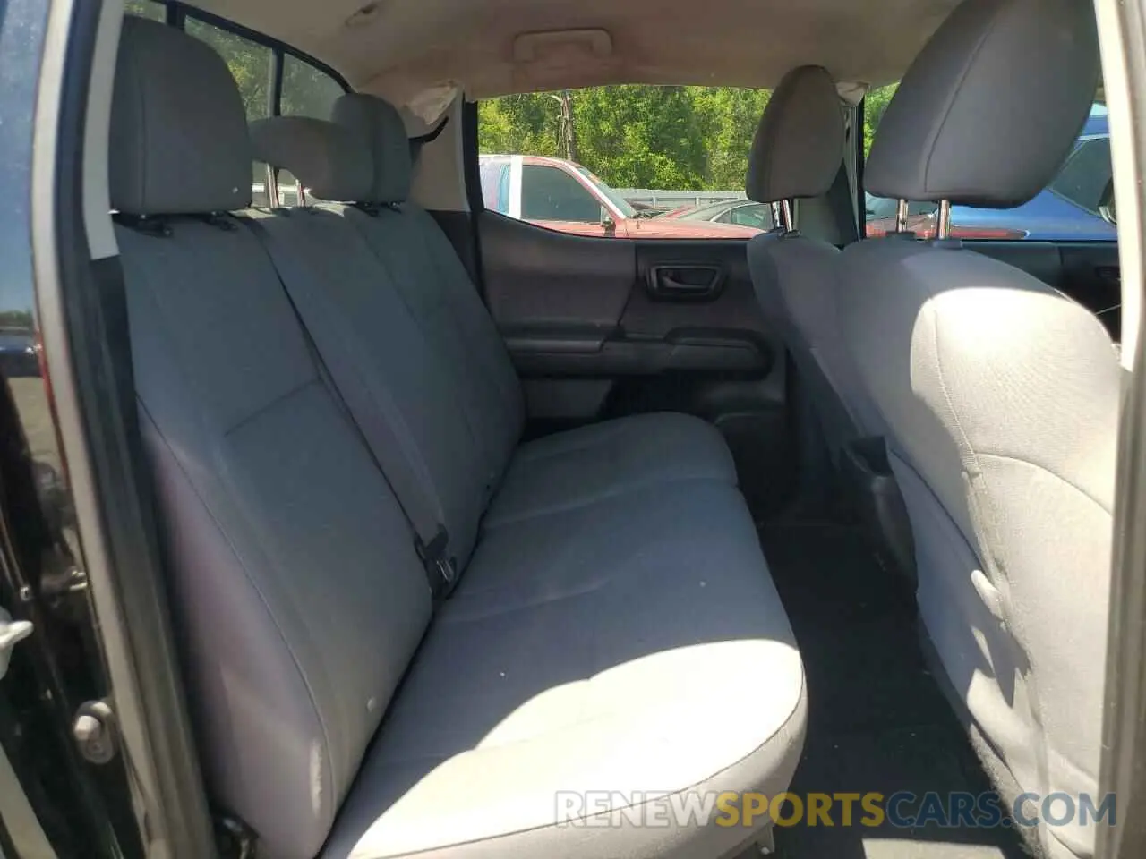 10 Photograph of a damaged car 5TFAX5GN4KX161282 TOYOTA TACOMA 2019