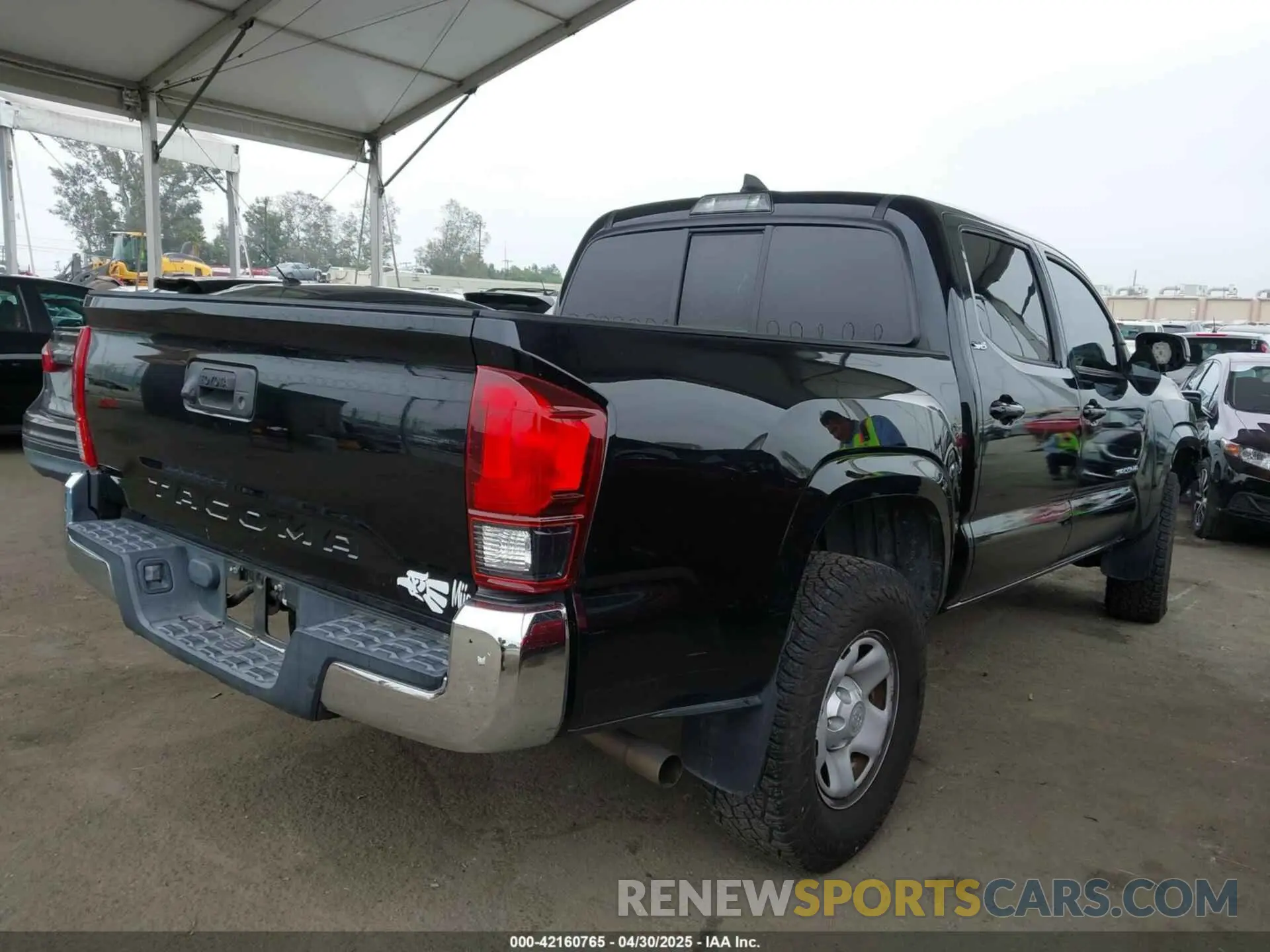 4 Photograph of a damaged car 5TFAX5GN5KX140795 TOYOTA TACOMA 2019