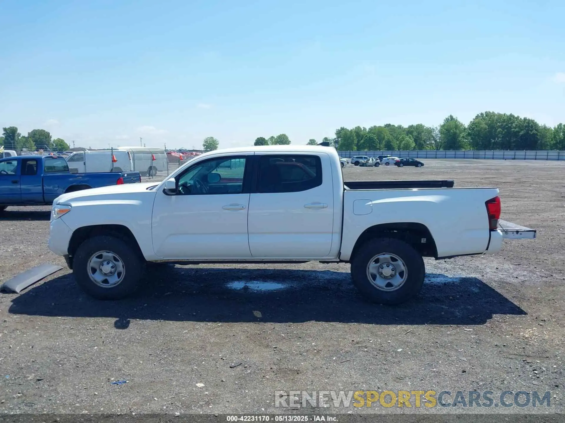 15 Photograph of a damaged car 5TFAX5GN5KX156933 TOYOTA TACOMA 2019