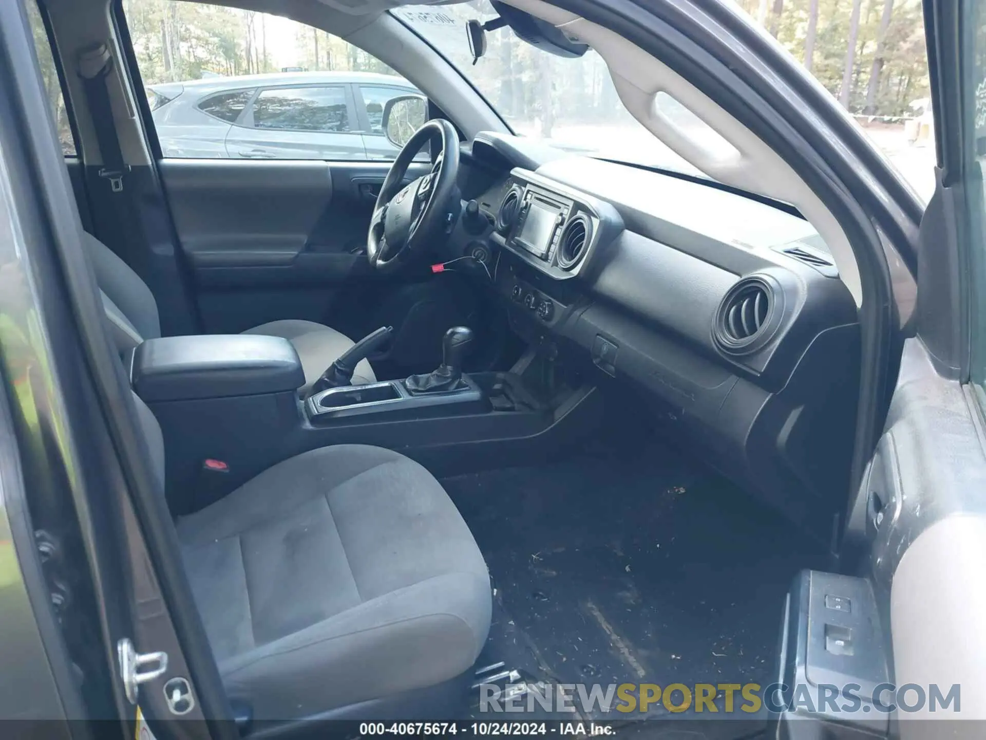 5 Photograph of a damaged car 5TFAX5GN8KX147529 TOYOTA TACOMA 2019