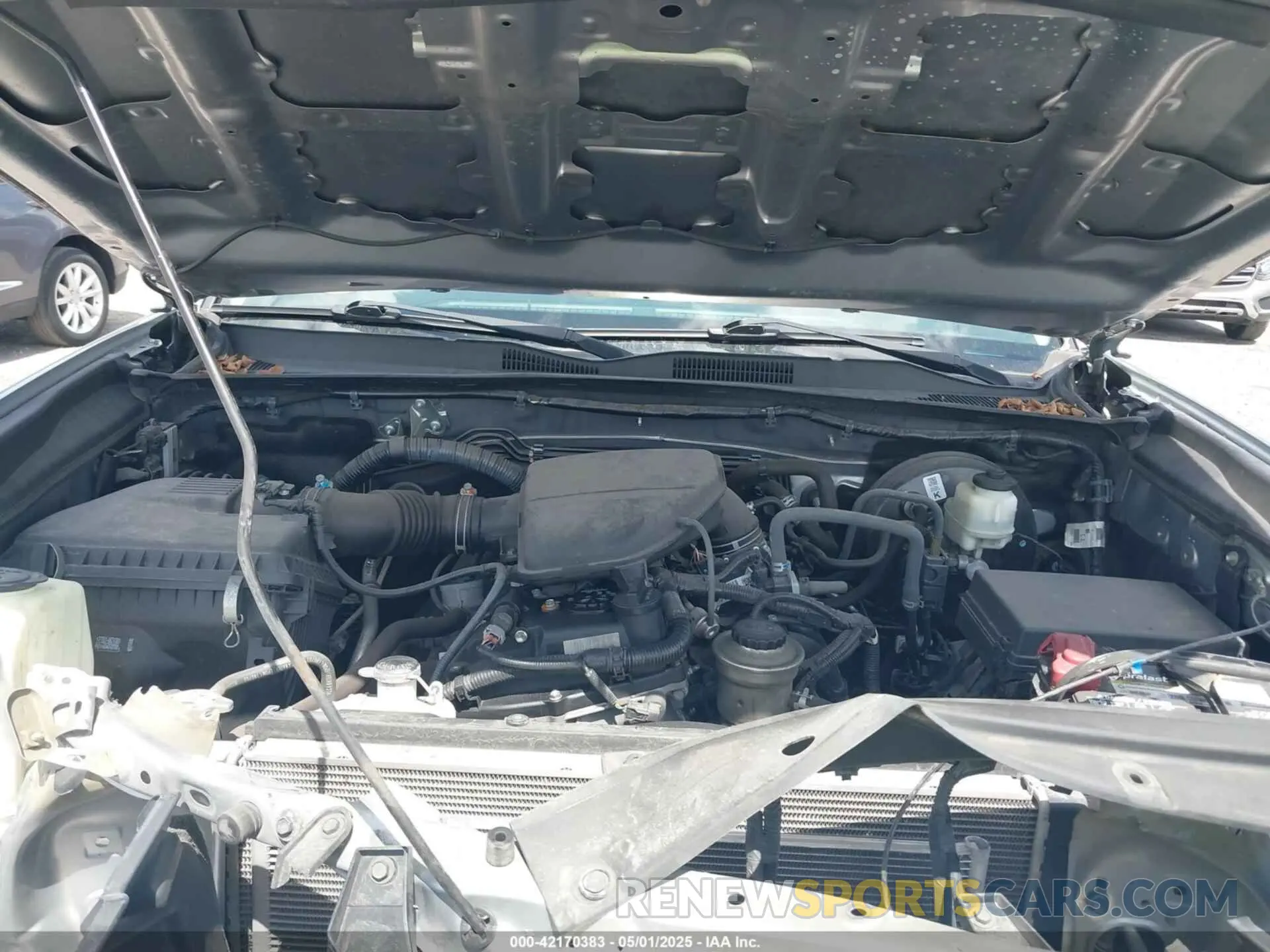 10 Photograph of a damaged car 5TFAX5GN8KX148101 TOYOTA TACOMA 2019
