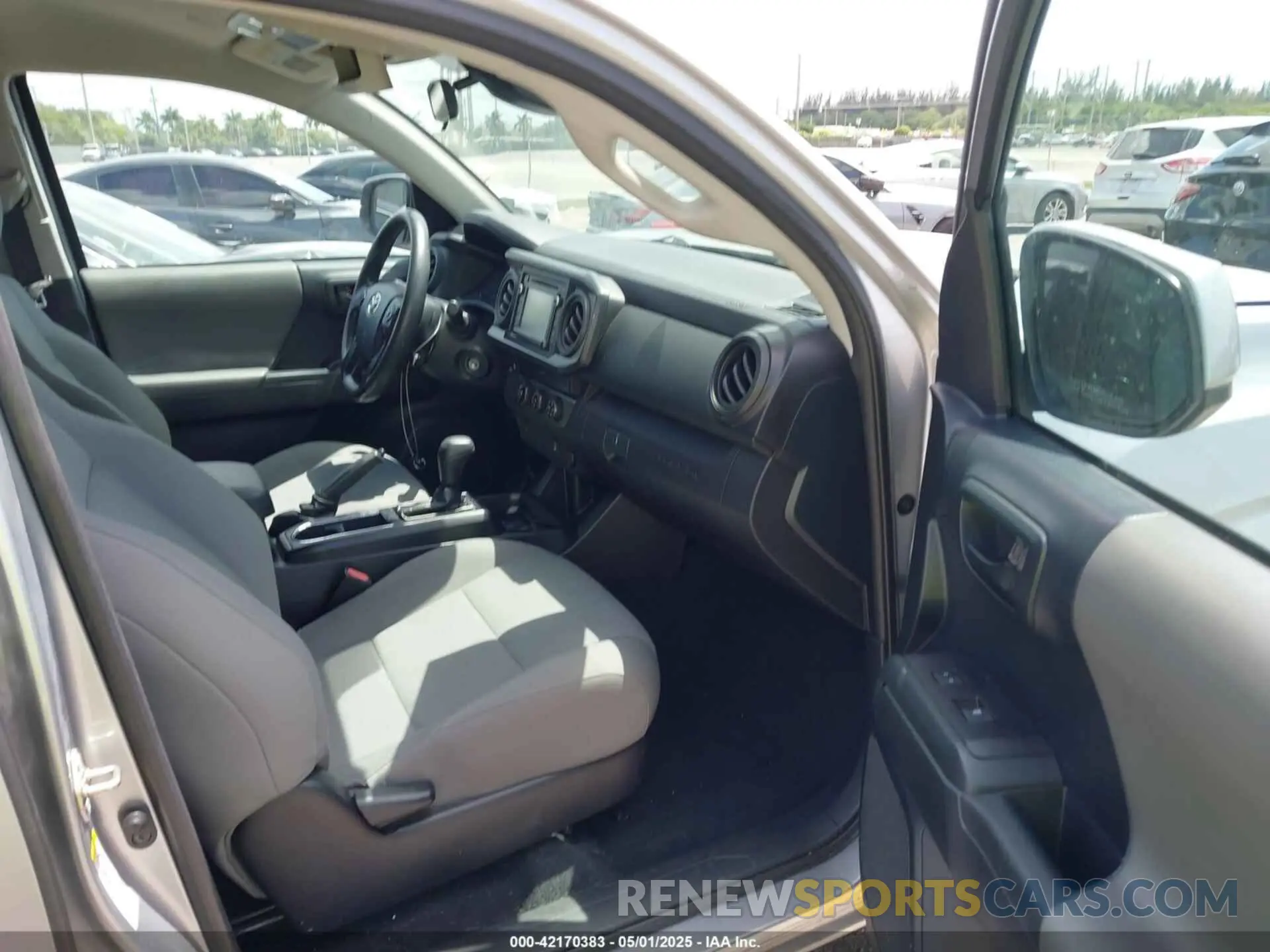 5 Photograph of a damaged car 5TFAX5GN8KX148101 TOYOTA TACOMA 2019