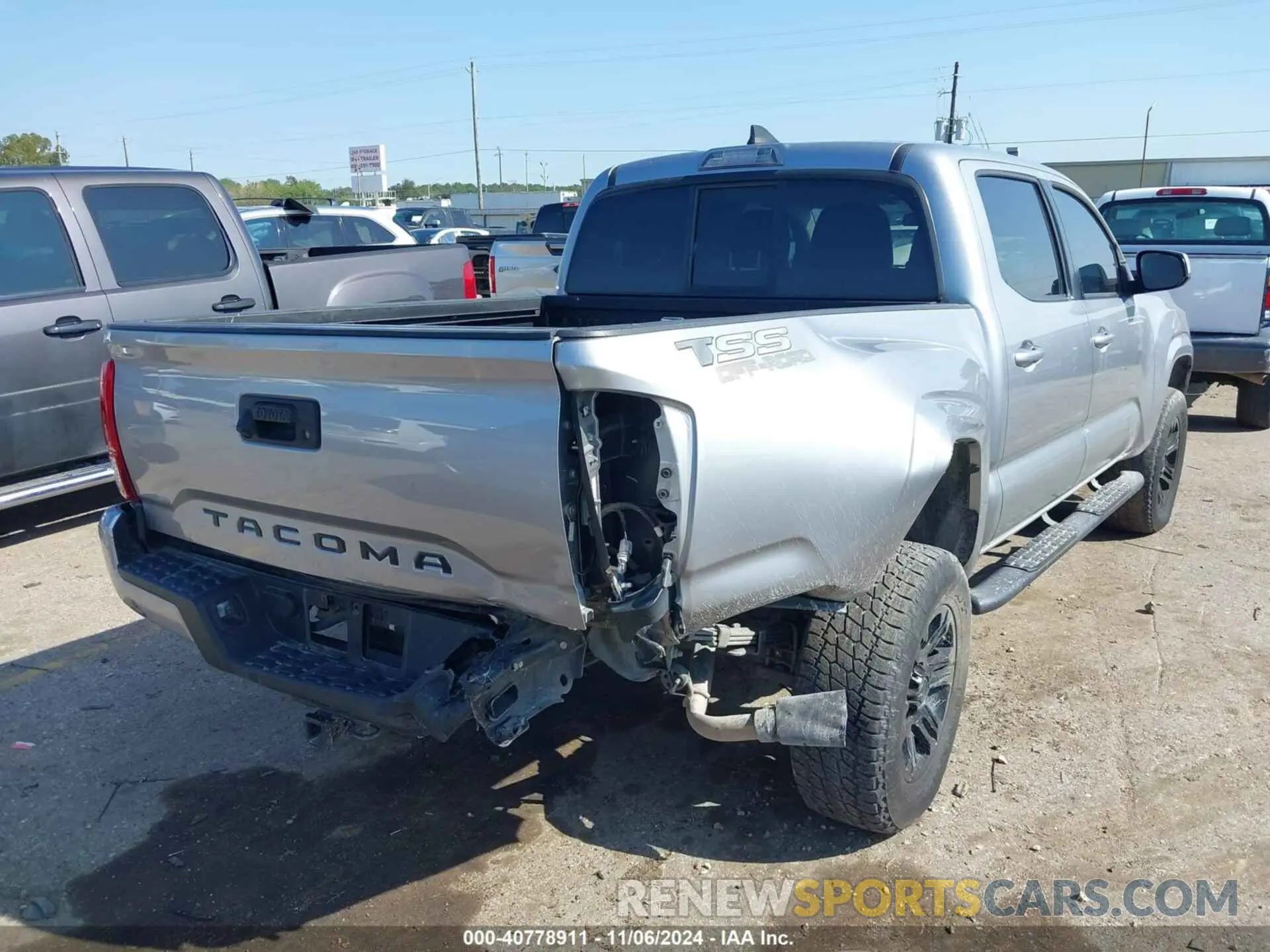 4 Photograph of a damaged car 5TFAX5GN8KX162550 TOYOTA TACOMA 2019