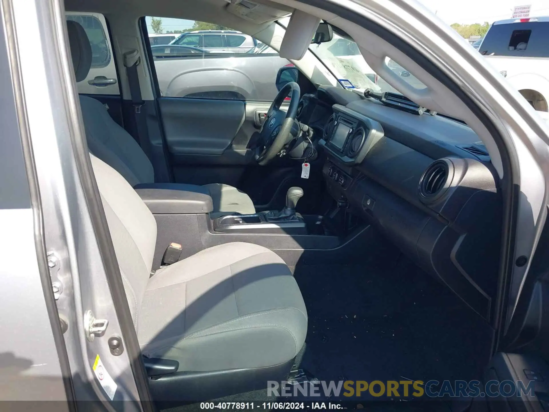 5 Photograph of a damaged car 5TFAX5GN8KX162550 TOYOTA TACOMA 2019