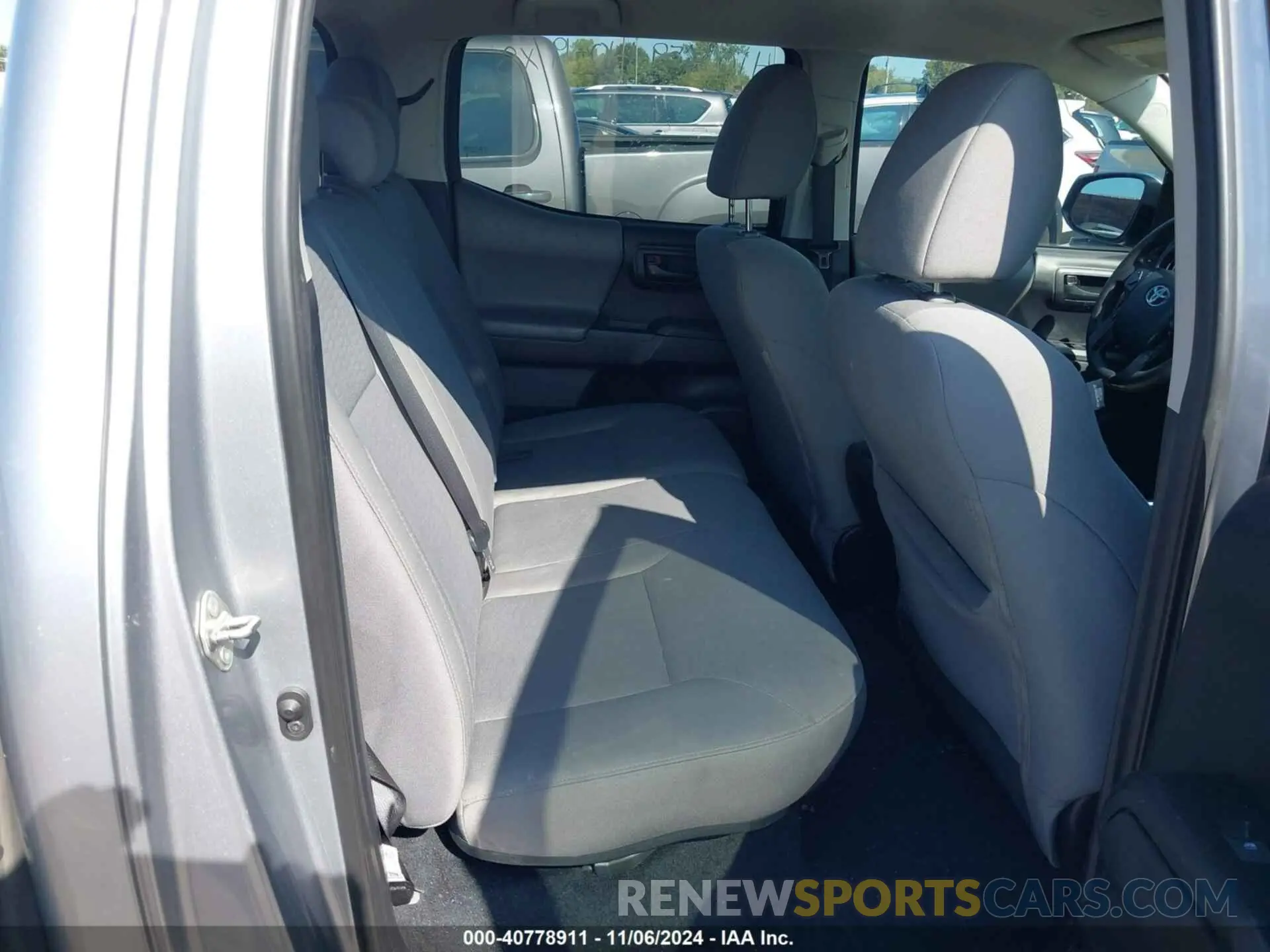 8 Photograph of a damaged car 5TFAX5GN8KX162550 TOYOTA TACOMA 2019