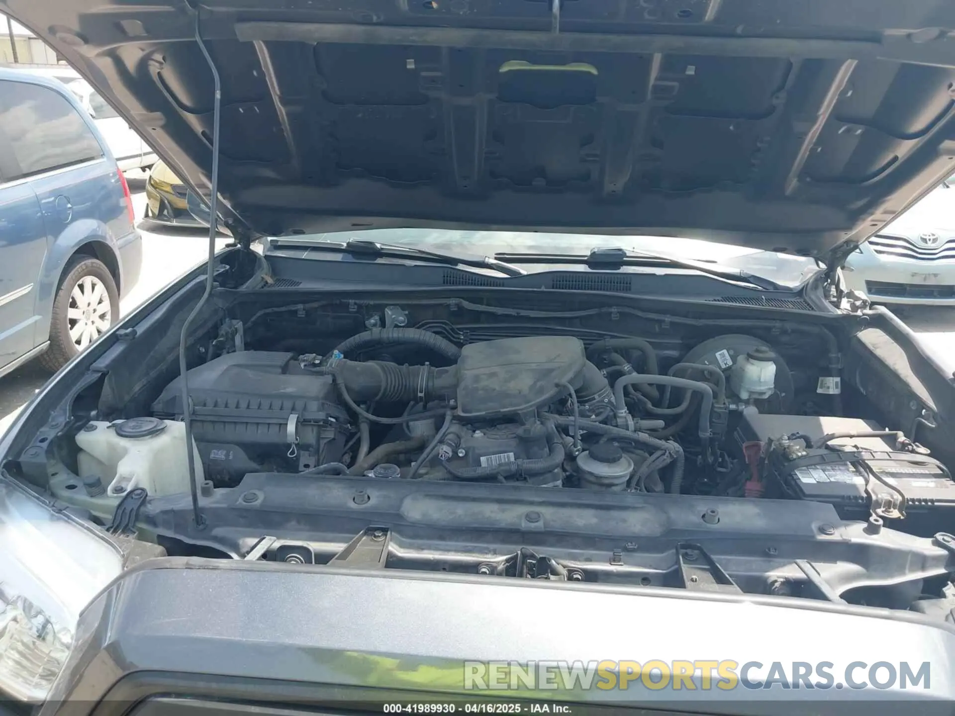 10 Photograph of a damaged car 5TFAX5GN9KX139813 TOYOTA TACOMA 2019