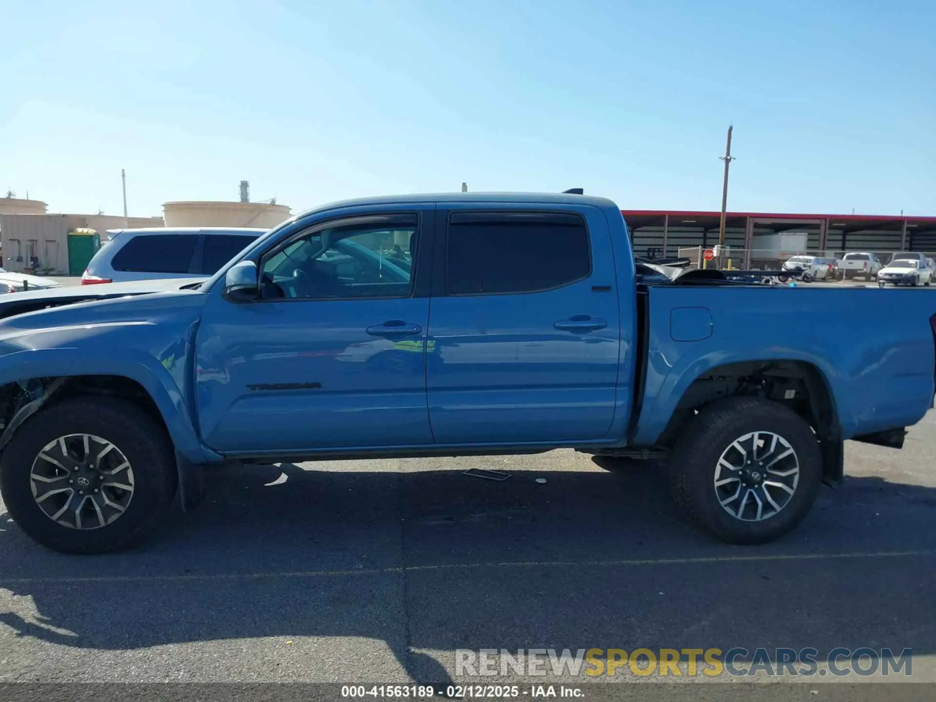 15 Photograph of a damaged car 5TFAX5GN9KX150536 TOYOTA TACOMA 2019