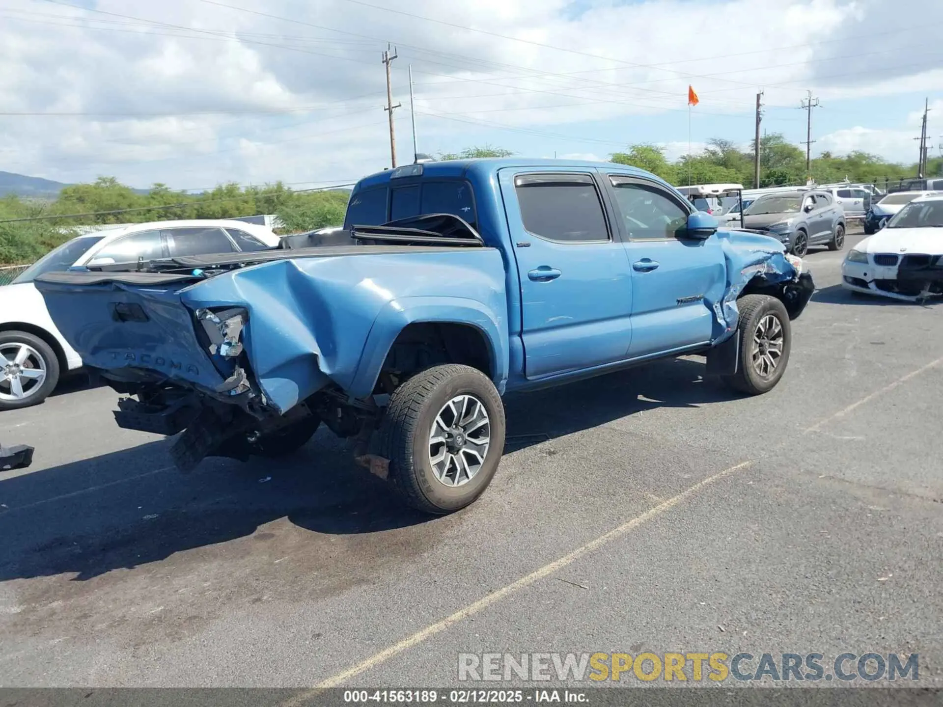 4 Photograph of a damaged car 5TFAX5GN9KX150536 TOYOTA TACOMA 2019