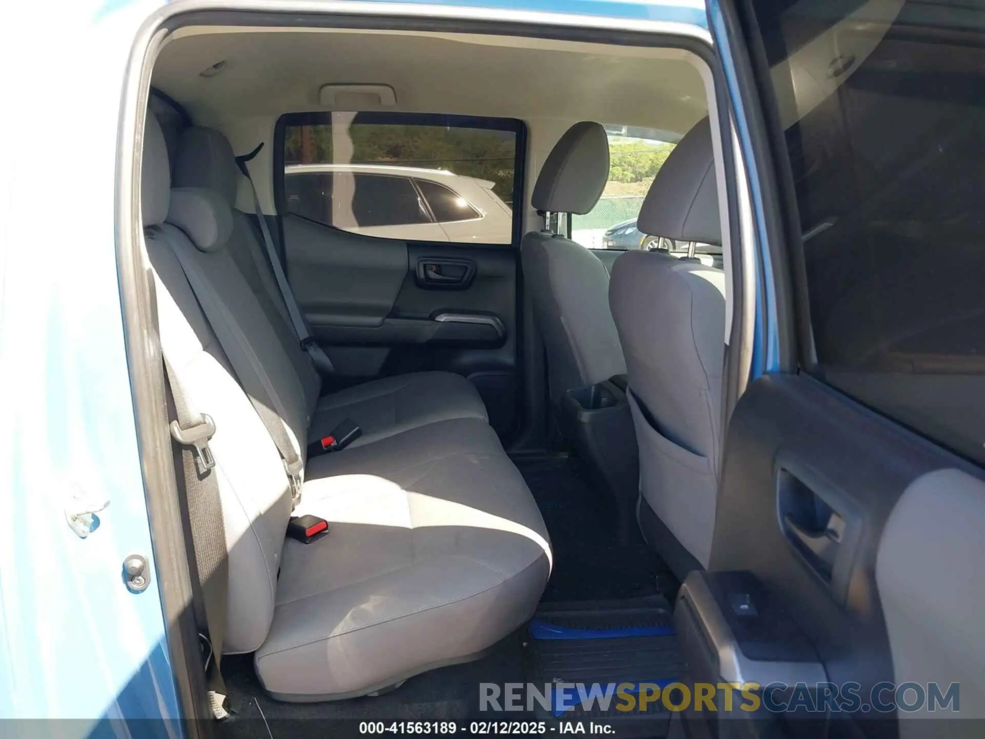 8 Photograph of a damaged car 5TFAX5GN9KX150536 TOYOTA TACOMA 2019