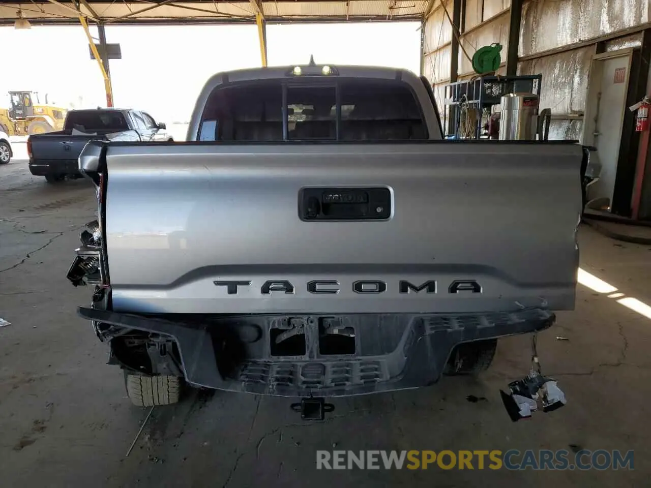 6 Photograph of a damaged car 5TFAX5GNXKX151999 TOYOTA TACOMA 2019