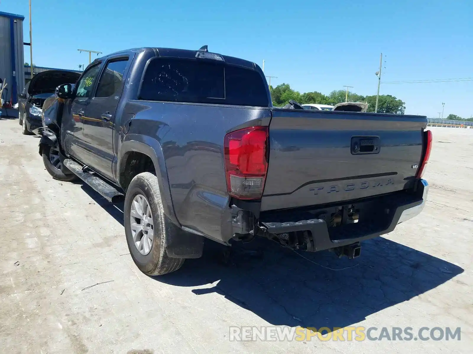 3 Photograph of a damaged car 5TFAZ5CN0KX085916 TOYOTA TACOMA 2019