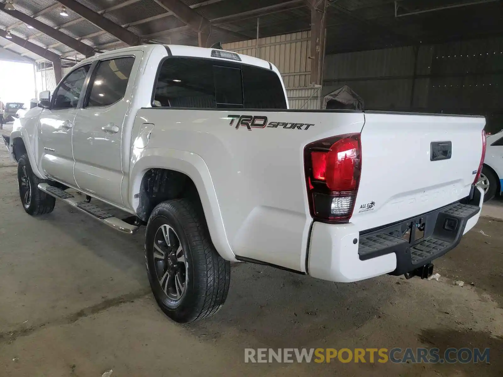 3 Photograph of a damaged car 5TFAZ5CN1KX077565 TOYOTA TACOMA 2019