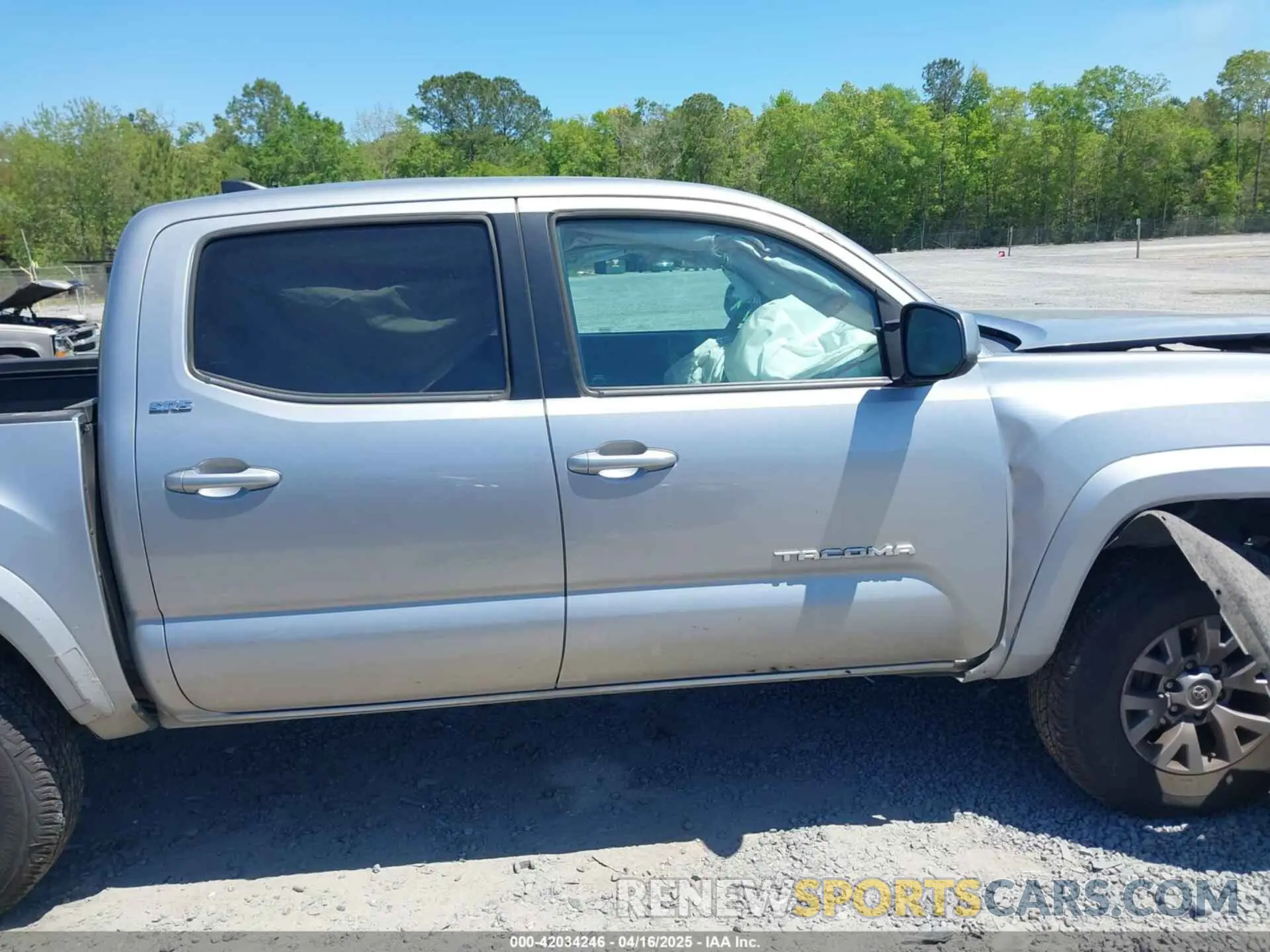 13 Photograph of a damaged car 5TFAZ5CN1KX081762 TOYOTA TACOMA 2019