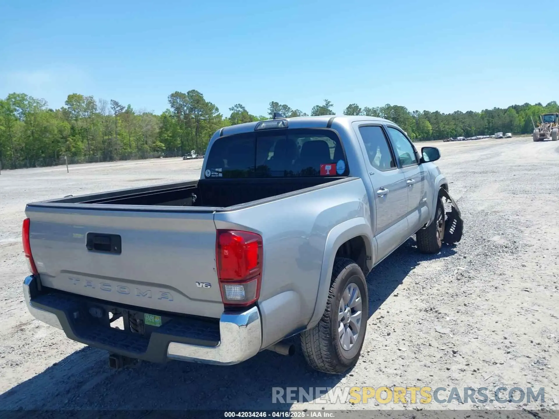 4 Photograph of a damaged car 5TFAZ5CN1KX081762 TOYOTA TACOMA 2019