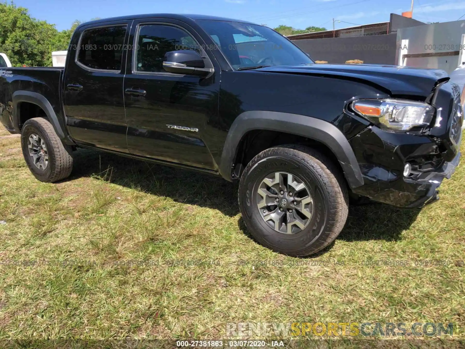 1 Photograph of a damaged car 5TFAZ5CN2KX074562 TOYOTA TACOMA 2019