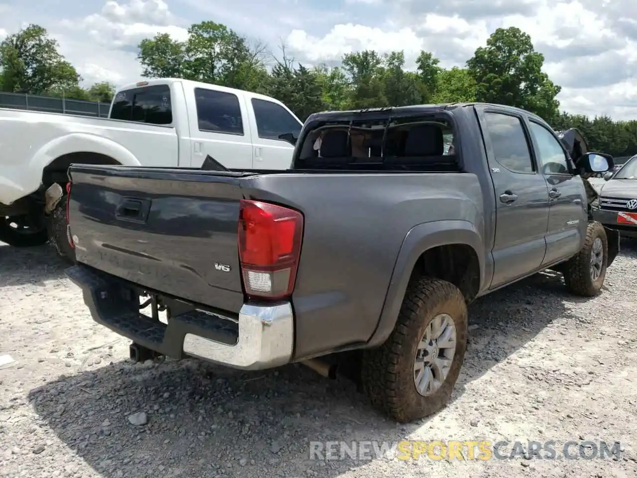 4 Photograph of a damaged car 5TFAZ5CN2KX078031 TOYOTA TACOMA 2019