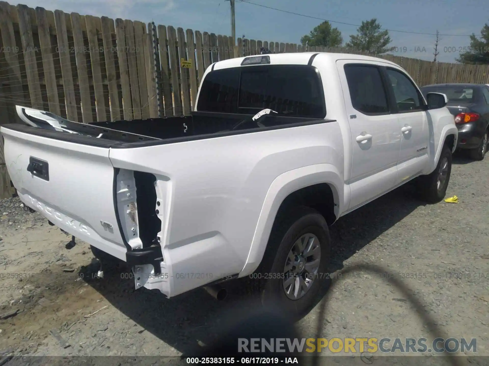 4 Photograph of a damaged car 5TFAZ5CN2KX081835 TOYOTA TACOMA 2019