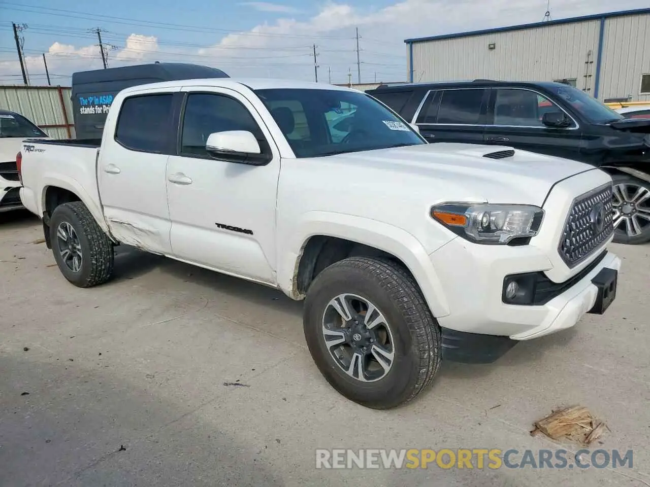 4 Photograph of a damaged car 5TFAZ5CN5KX084616 TOYOTA TACOMA 2019