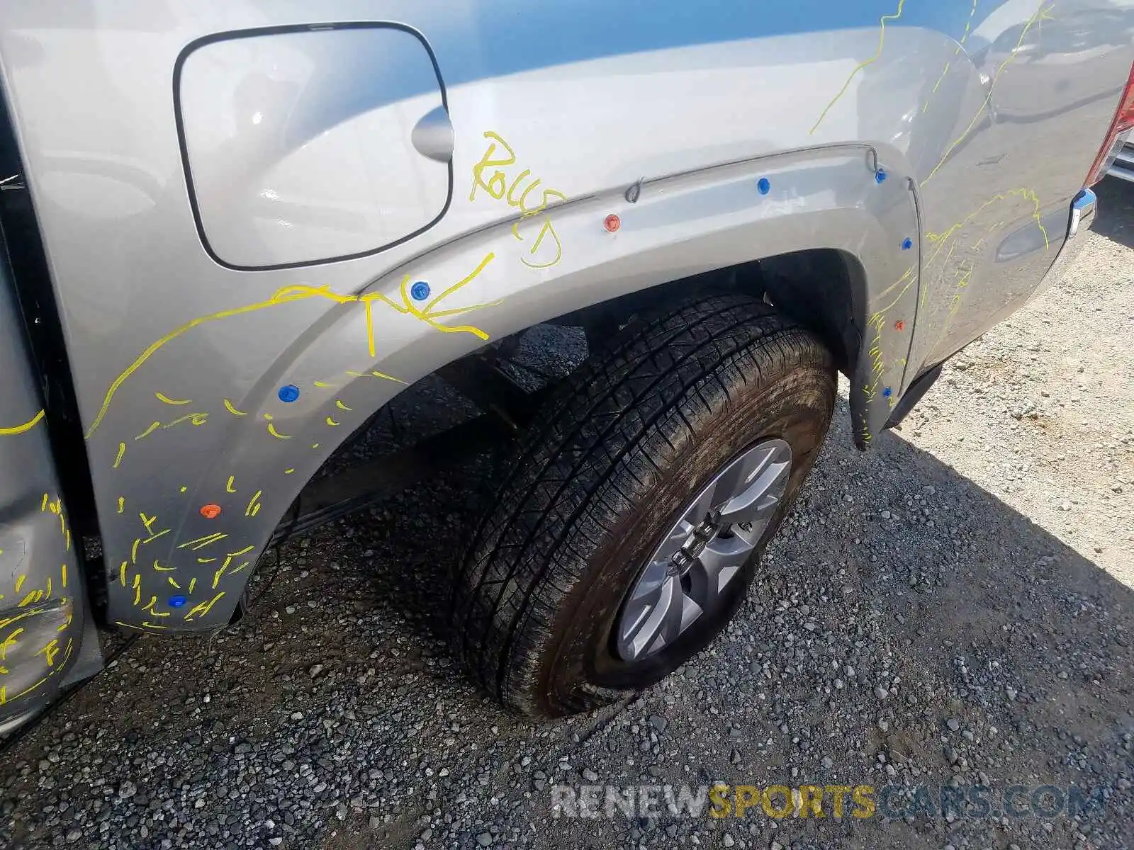 9 Photograph of a damaged car 5TFAZ5CN5KX085720 TOYOTA TACOMA 2019