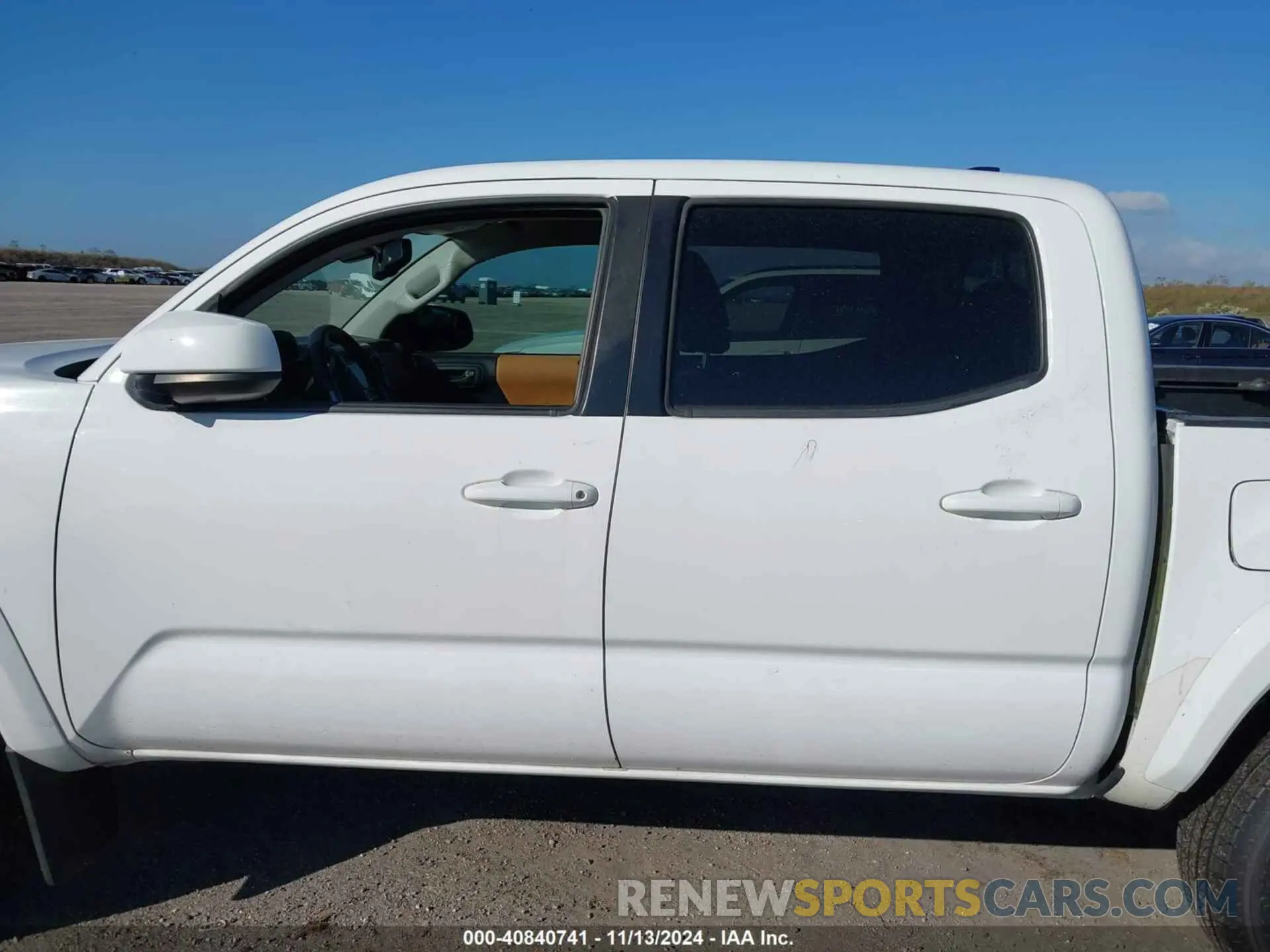 14 Photograph of a damaged car 5TFAZ5CN6KX075231 TOYOTA TACOMA 2019