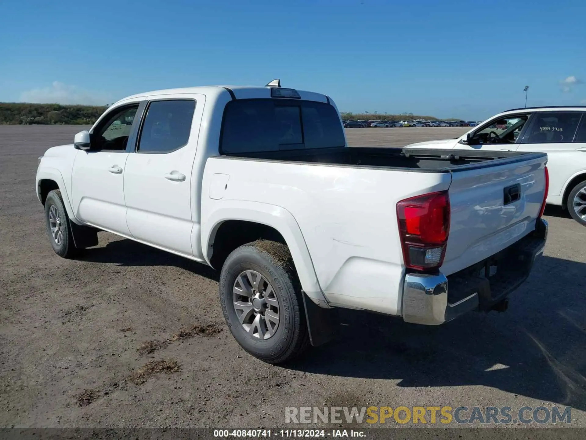 3 Photograph of a damaged car 5TFAZ5CN6KX075231 TOYOTA TACOMA 2019