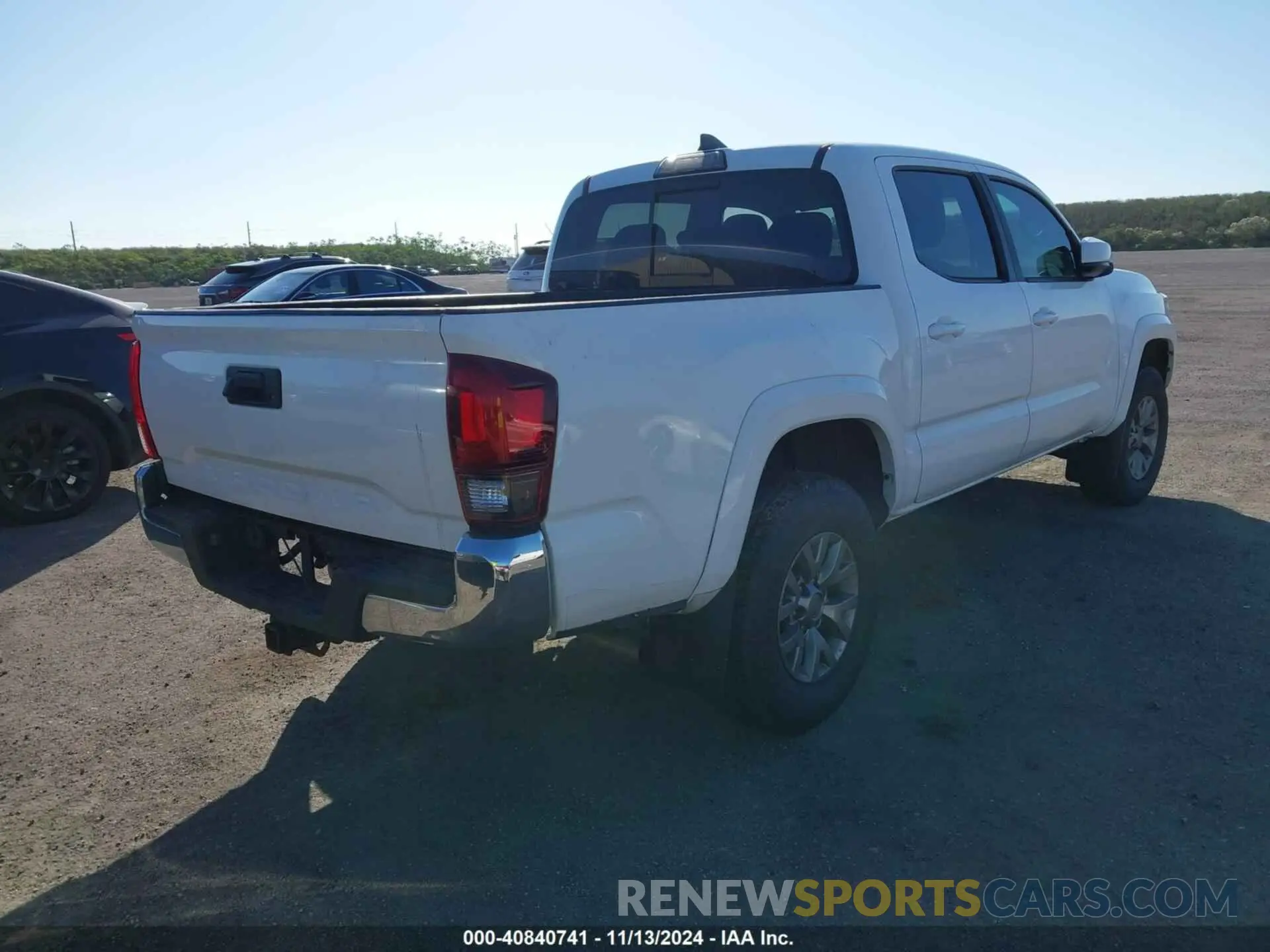 4 Photograph of a damaged car 5TFAZ5CN6KX075231 TOYOTA TACOMA 2019