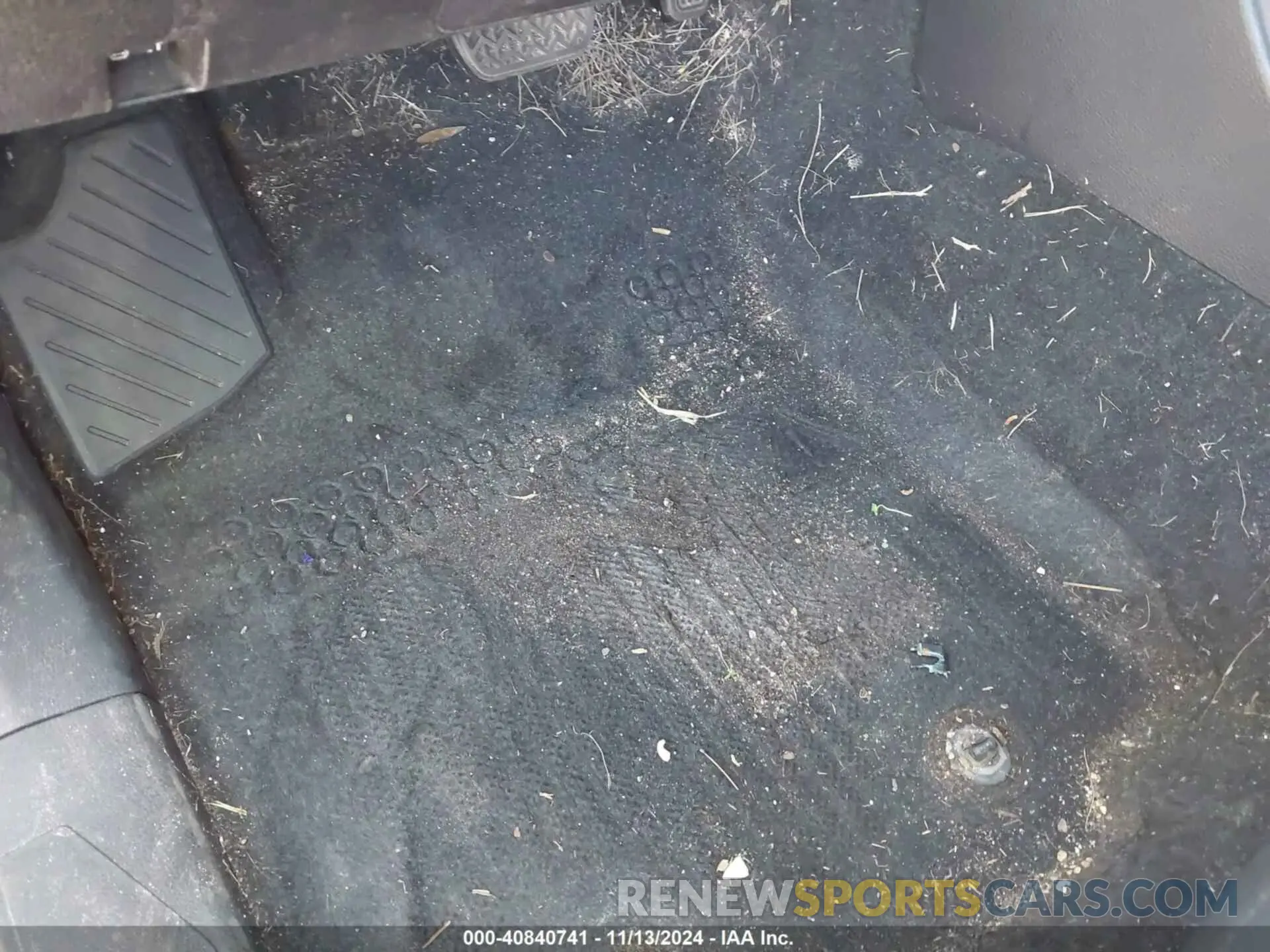6 Photograph of a damaged car 5TFAZ5CN6KX075231 TOYOTA TACOMA 2019