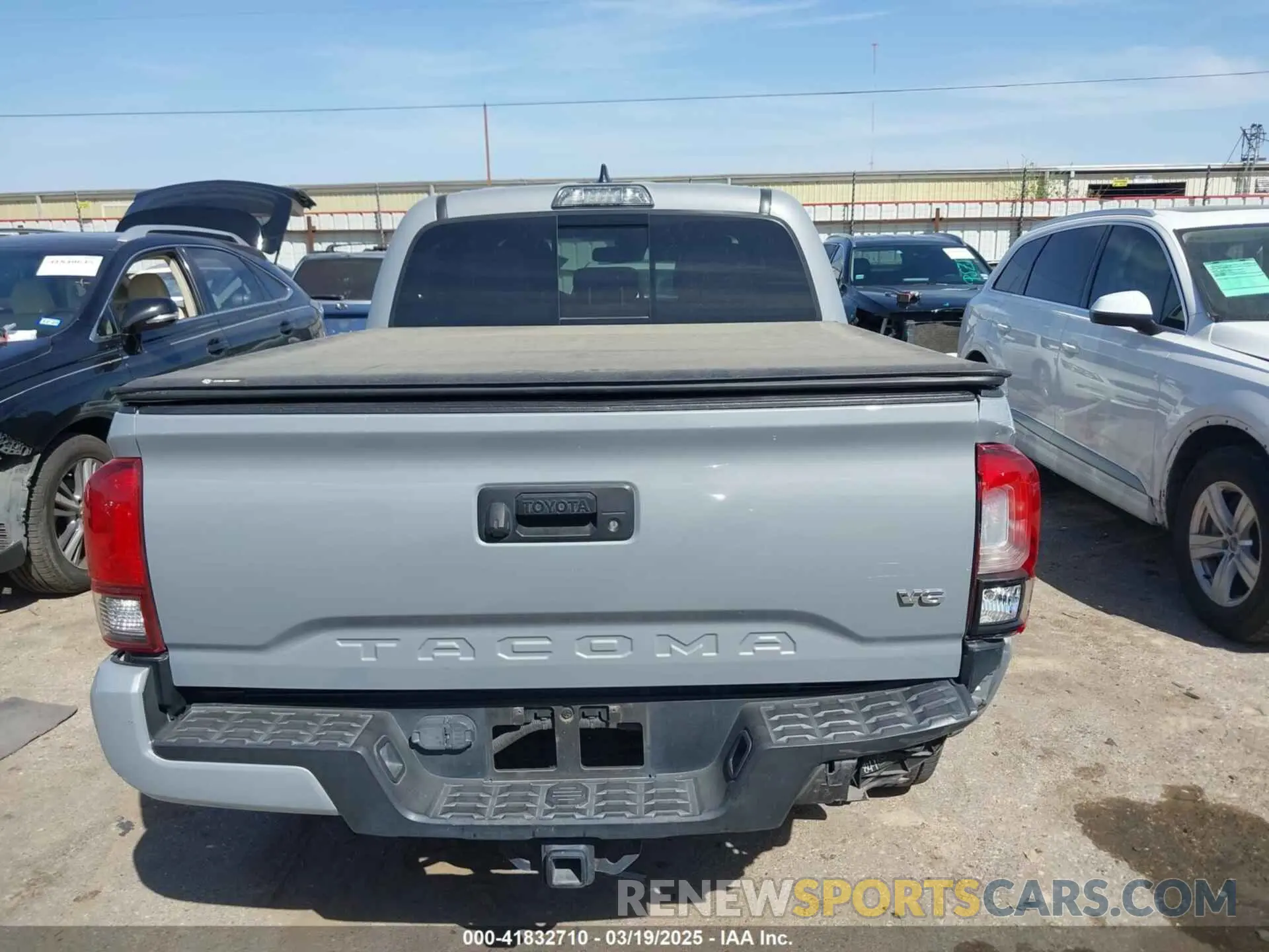 16 Photograph of a damaged car 5TFAZ5CN6KX082065 TOYOTA TACOMA 2019