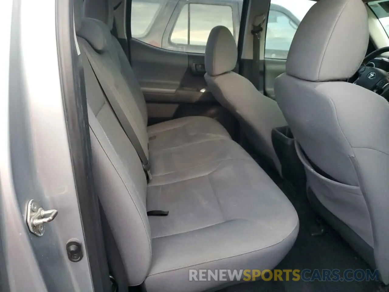 10 Photograph of a damaged car 5TFAZ5CN7KX076520 TOYOTA TACOMA 2019