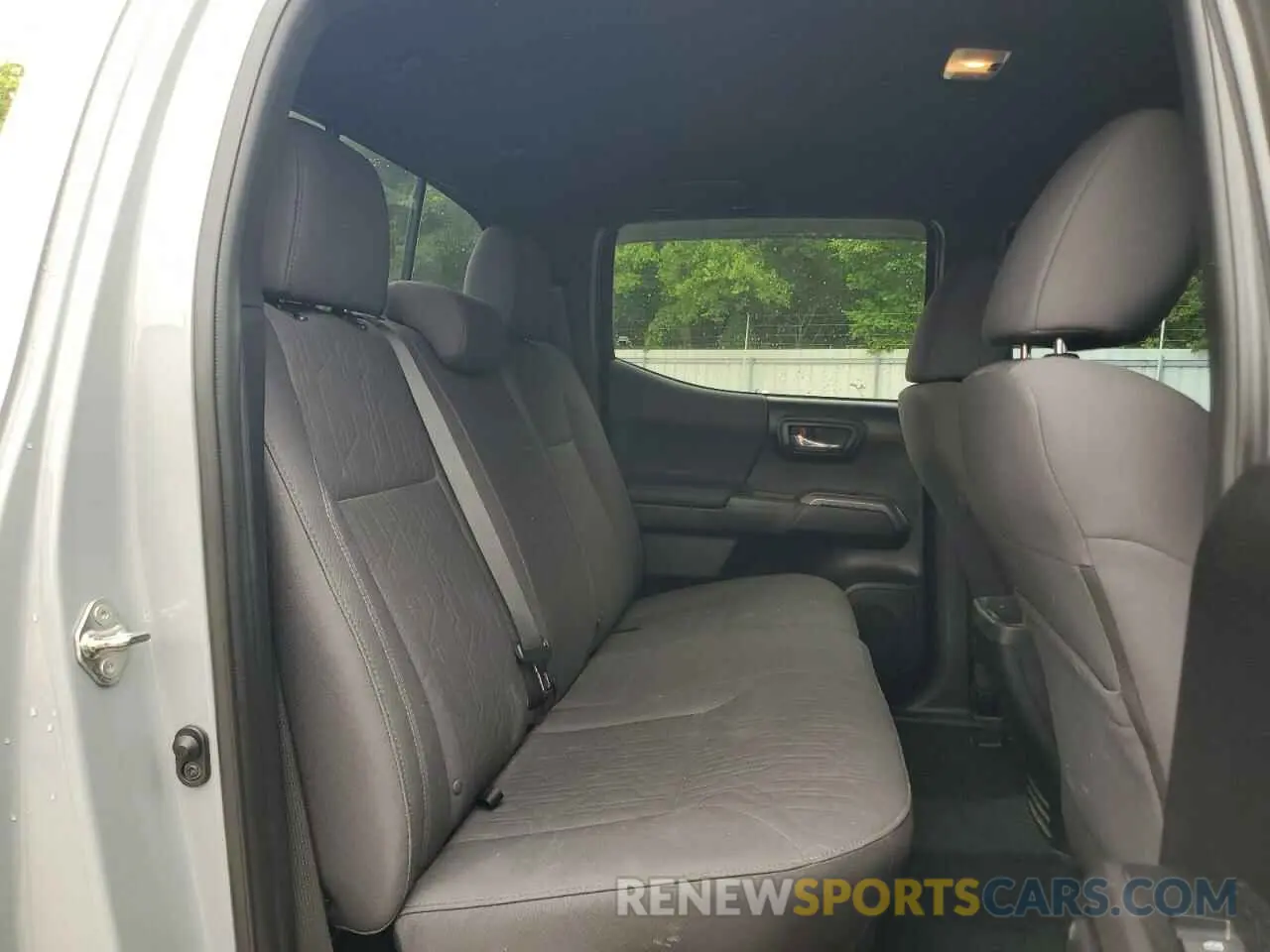 10 Photograph of a damaged car 5TFAZ5CN7KX084567 TOYOTA TACOMA 2019