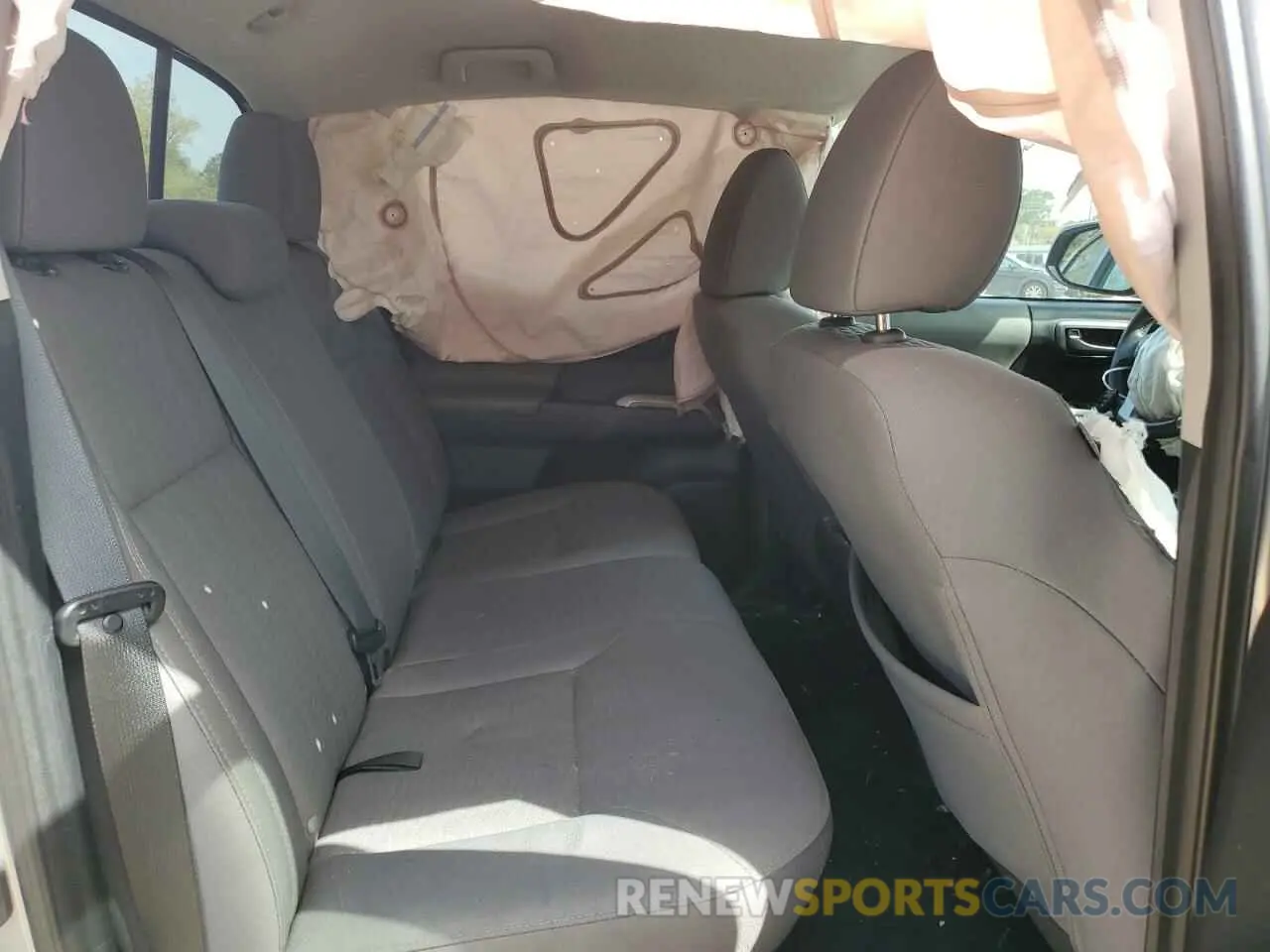 11 Photograph of a damaged car 5TFAZ5CN8KX079572 TOYOTA TACOMA 2019