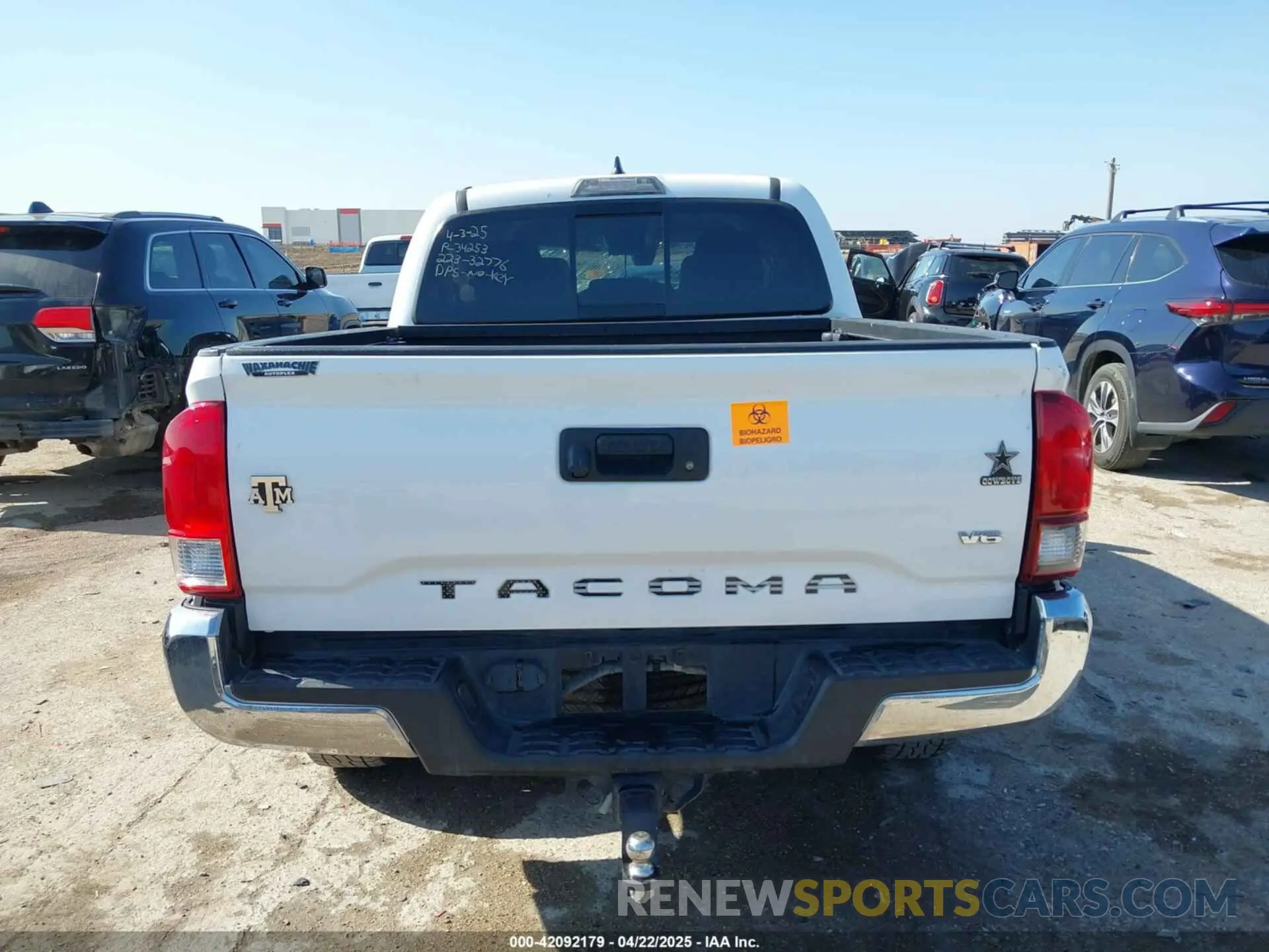 16 Photograph of a damaged car 5TFAZ5CN8KX082214 TOYOTA TACOMA 2019