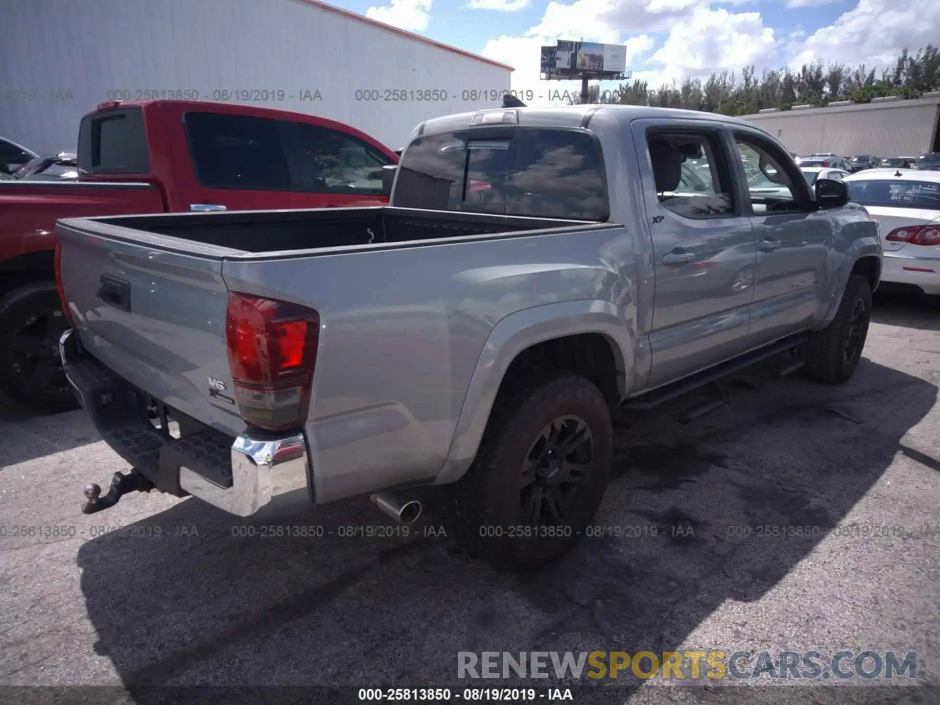 4 Photograph of a damaged car 5TFAZ5CNXKX078715 TOYOTA TACOMA 2019