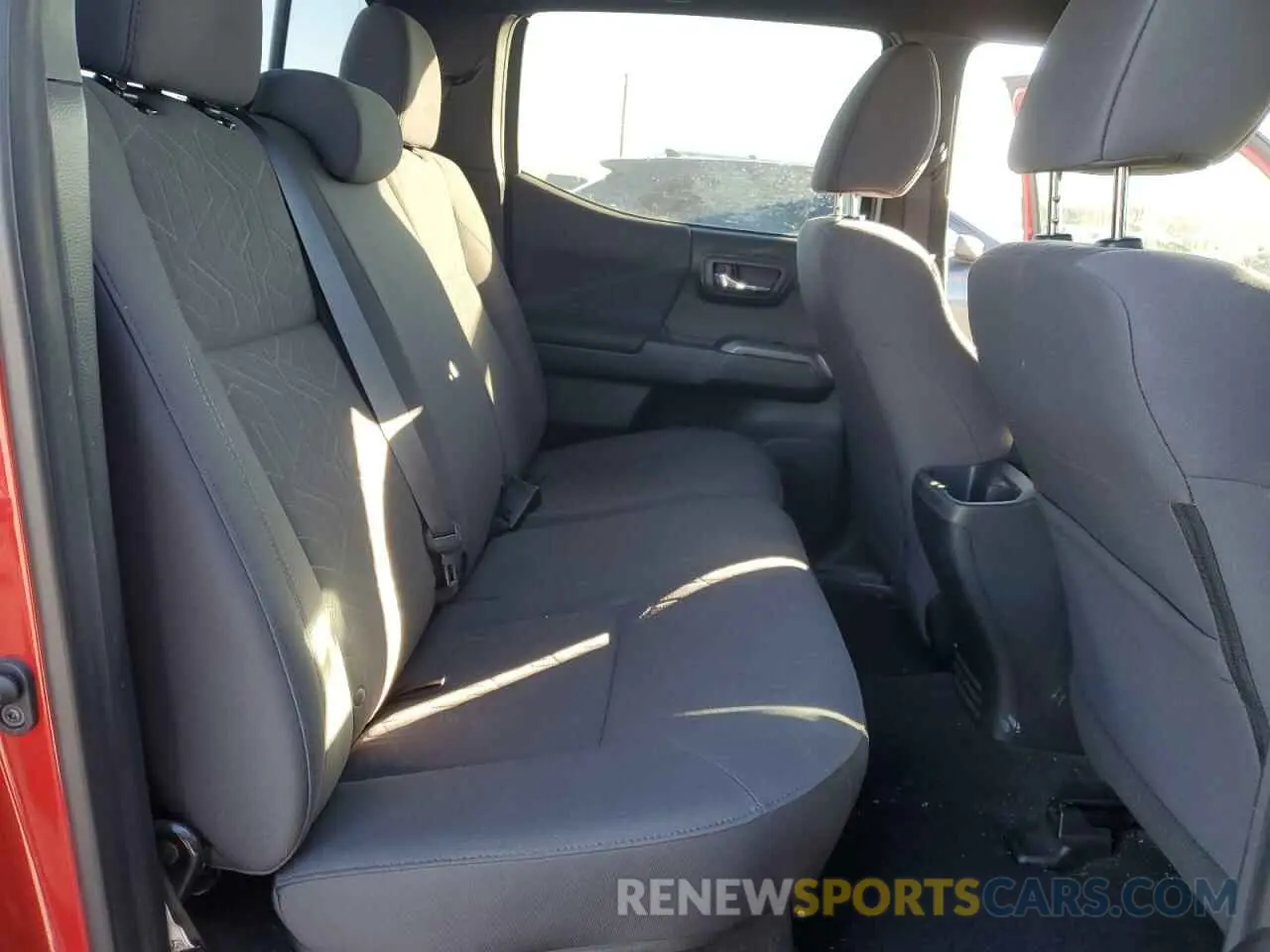 10 Photograph of a damaged car 5TFAZ5CNXKX078777 TOYOTA TACOMA 2019