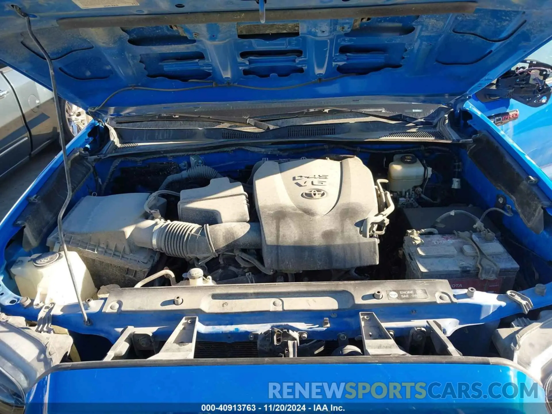 10 Photograph of a damaged car 5TFCZ5AN0KX199524 TOYOTA TACOMA 2019