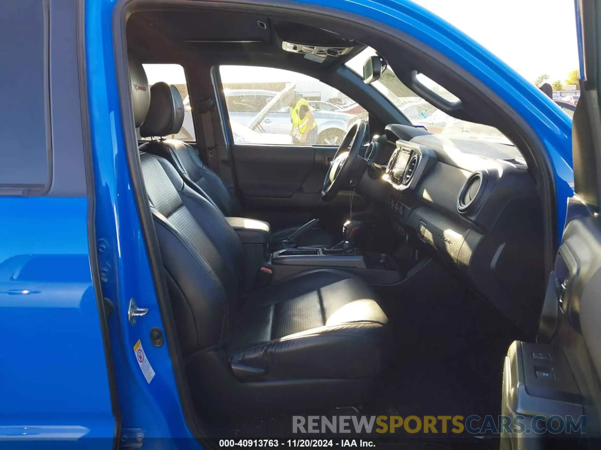 5 Photograph of a damaged car 5TFCZ5AN0KX199524 TOYOTA TACOMA 2019