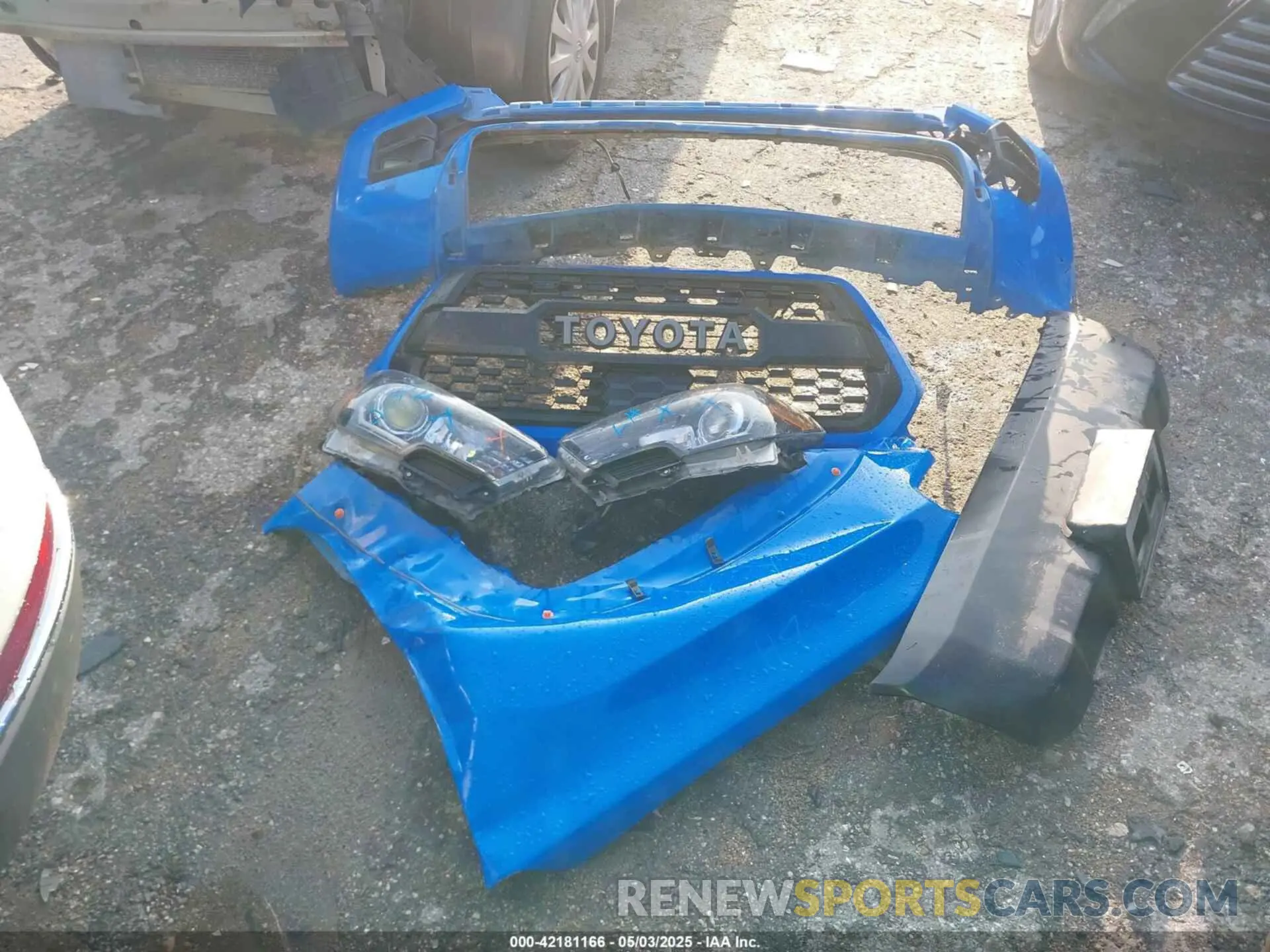 12 Photograph of a damaged car 5TFCZ5AN0KX201840 TOYOTA TACOMA 2019