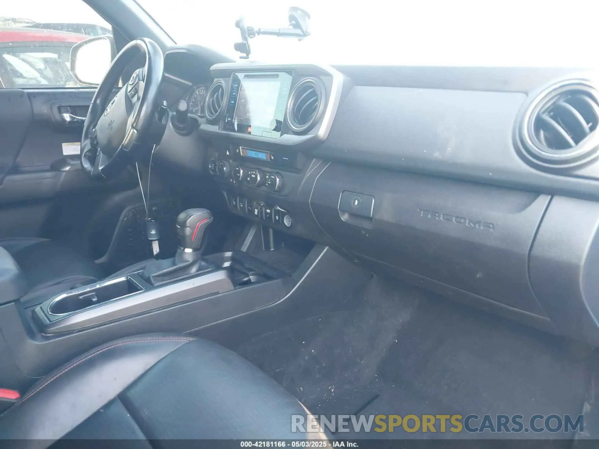 5 Photograph of a damaged car 5TFCZ5AN0KX201840 TOYOTA TACOMA 2019