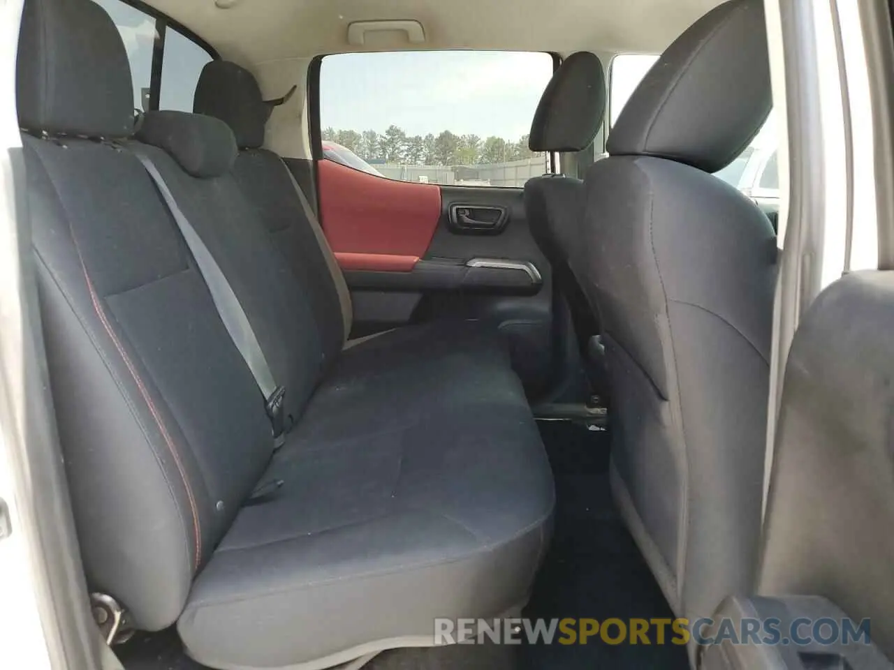 10 Photograph of a damaged car 5TFCZ5AN1KX174454 TOYOTA TACOMA 2019