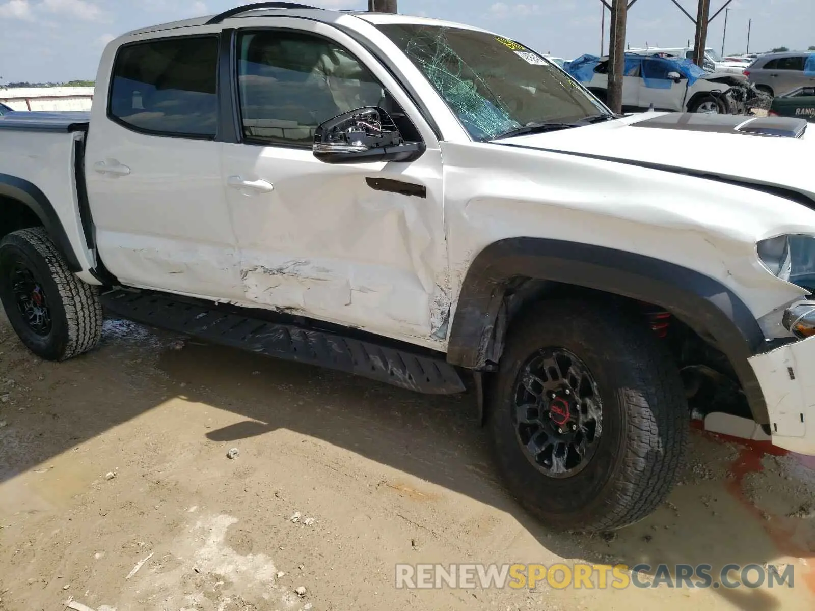 9 Photograph of a damaged car 5TFCZ5AN1KX189049 TOYOTA TACOMA 2019